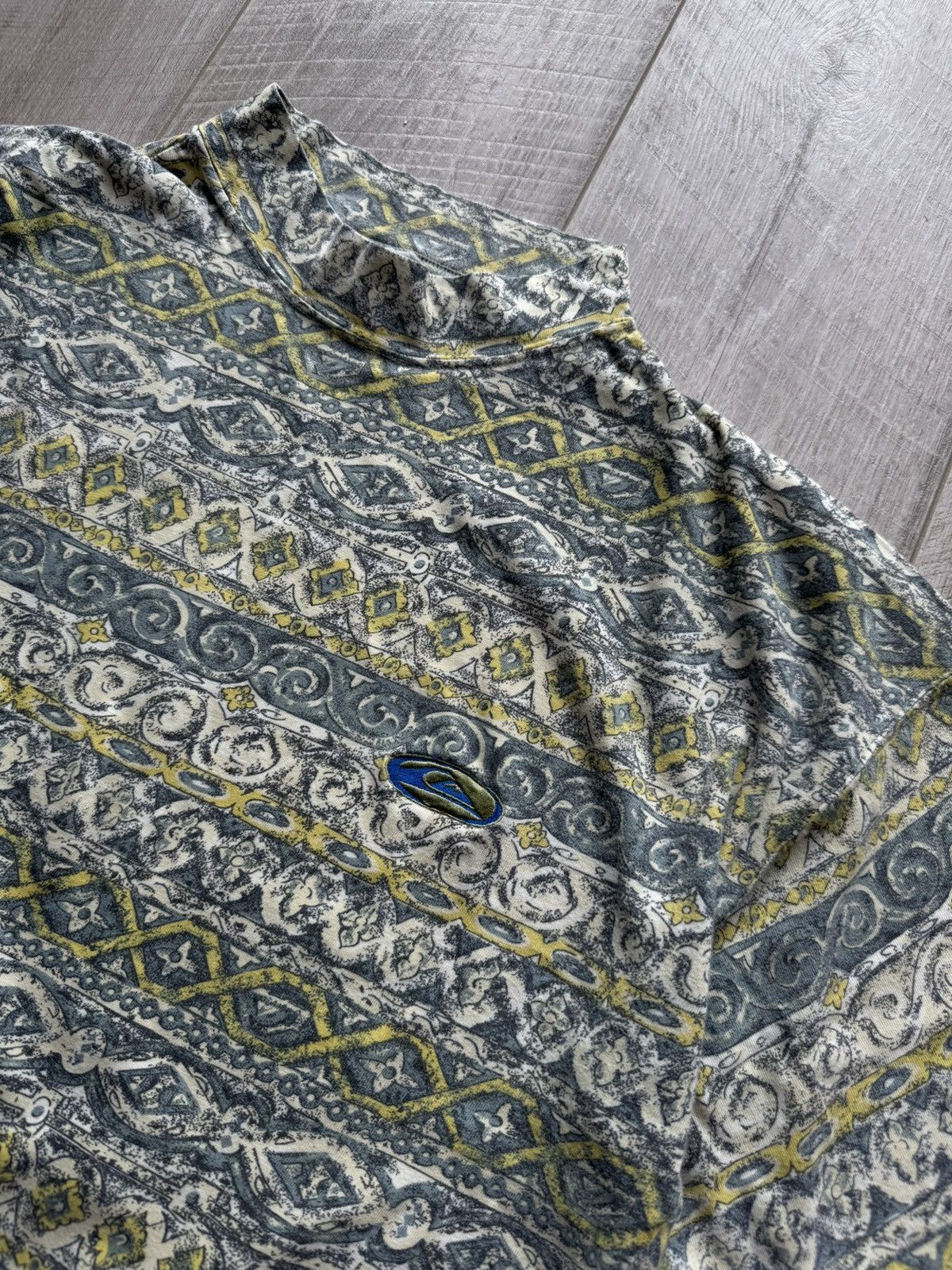 Quicksilver Quiksilver Aztec Surfing 90s Vintage t shirt stripes Size US L / EU 52-54 / 3 - 3 Thumbnail