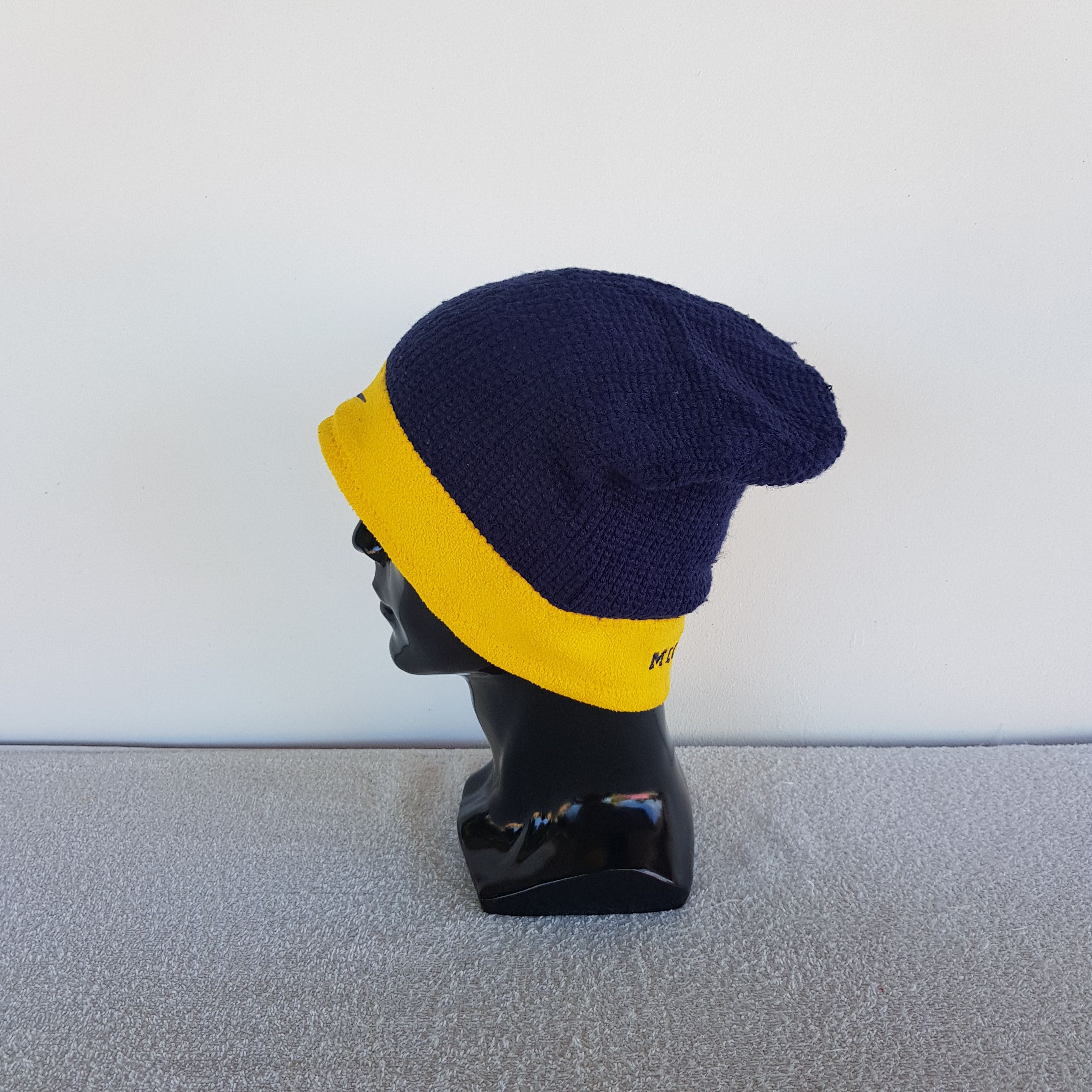 NCAA Vintage Nike Michigan Wolverines Beanie Reversible Snow Caps Size ONE SIZE - 5 Thumbnail