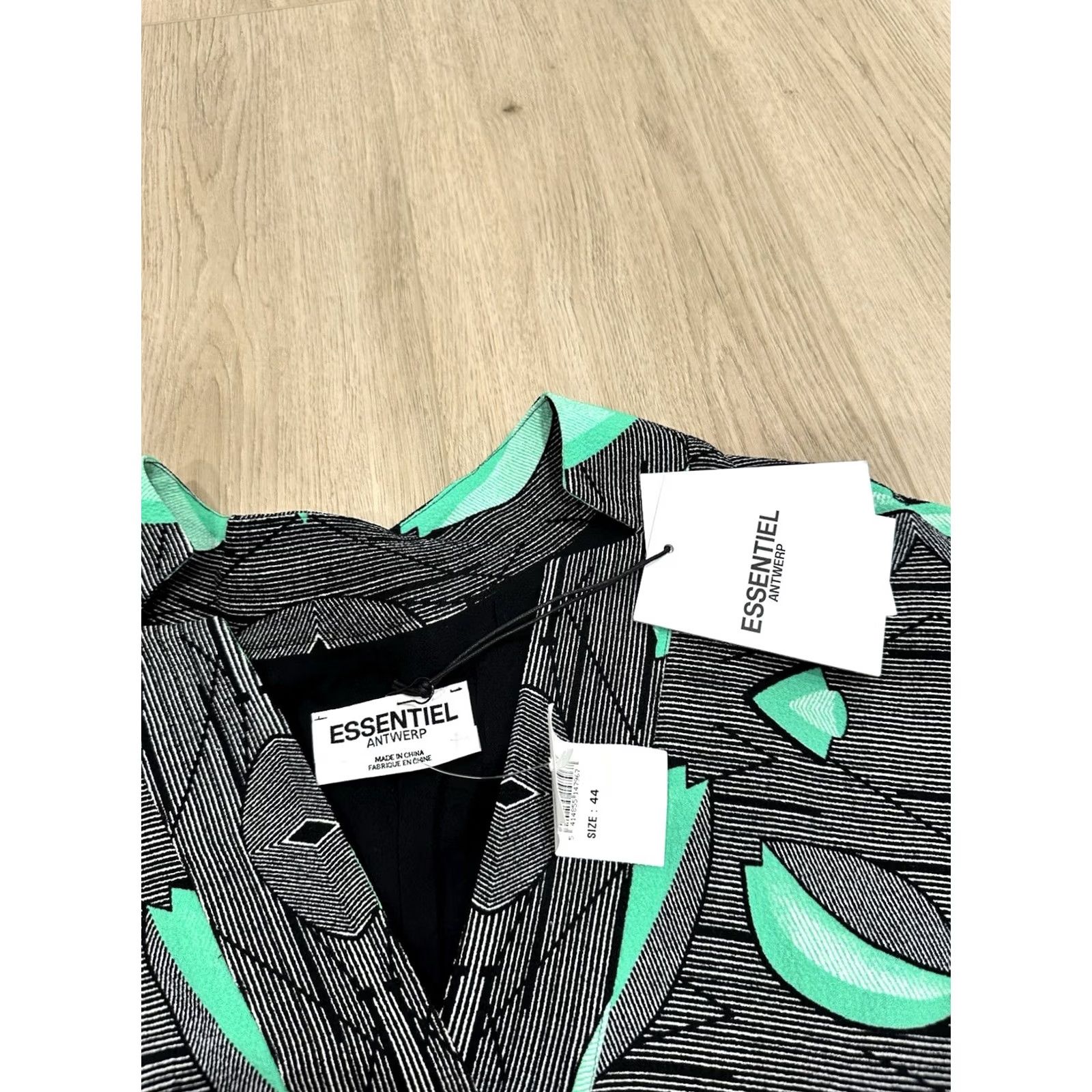 Essentiel Antwerp NWT Essentiel Antwerp Graphic Print Mini Dress Size EU 44 US 12 Green Short Sheath Womens 12 Size XL / US 12-14 / IT 48-50 - 6 Thumbnail