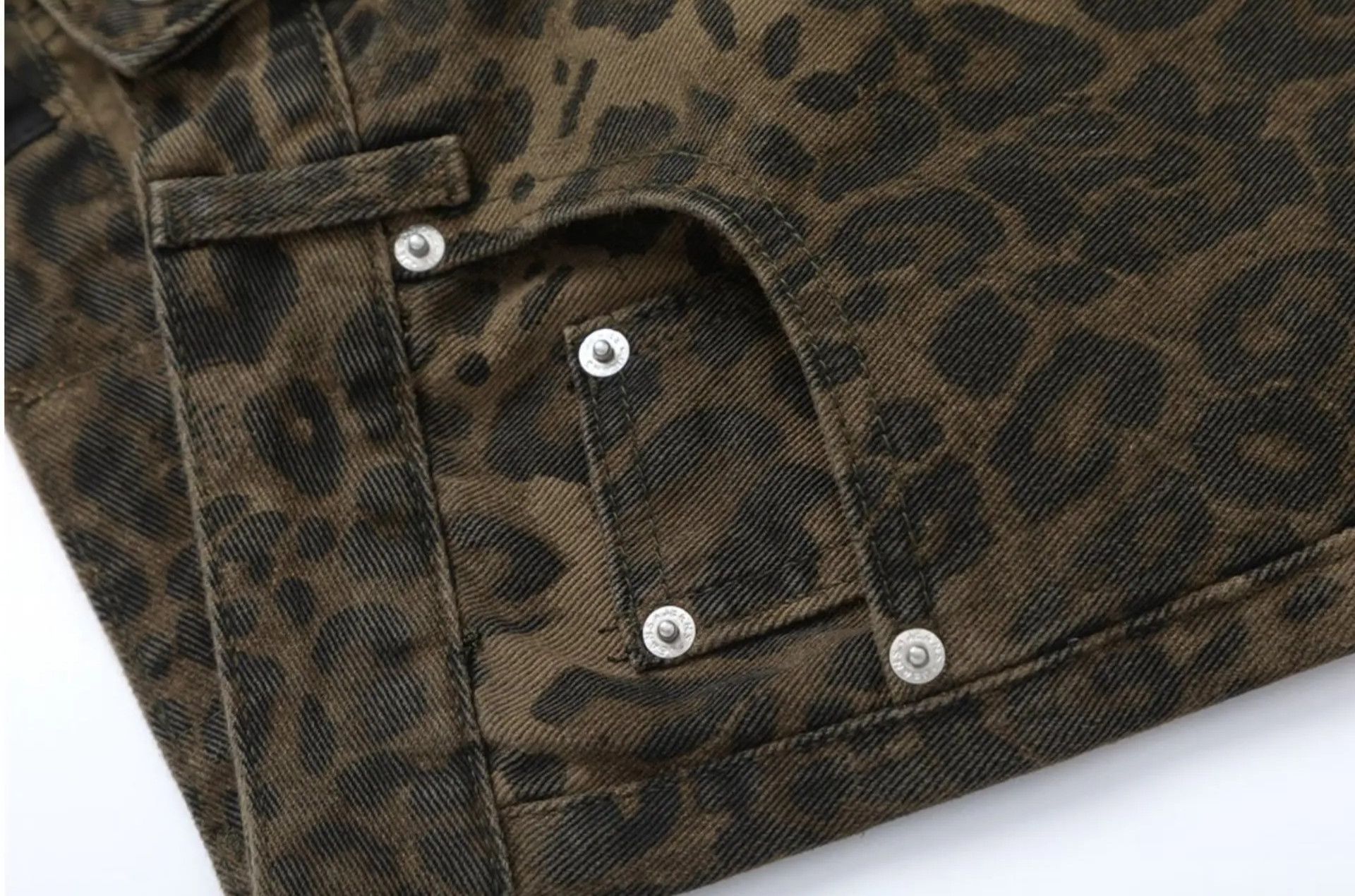 Japanese Brand × Jean Vintage Brown Leopard Print Straight Leg Micro Jeans Size US 28 / EU 44 - 4 Thumbnail