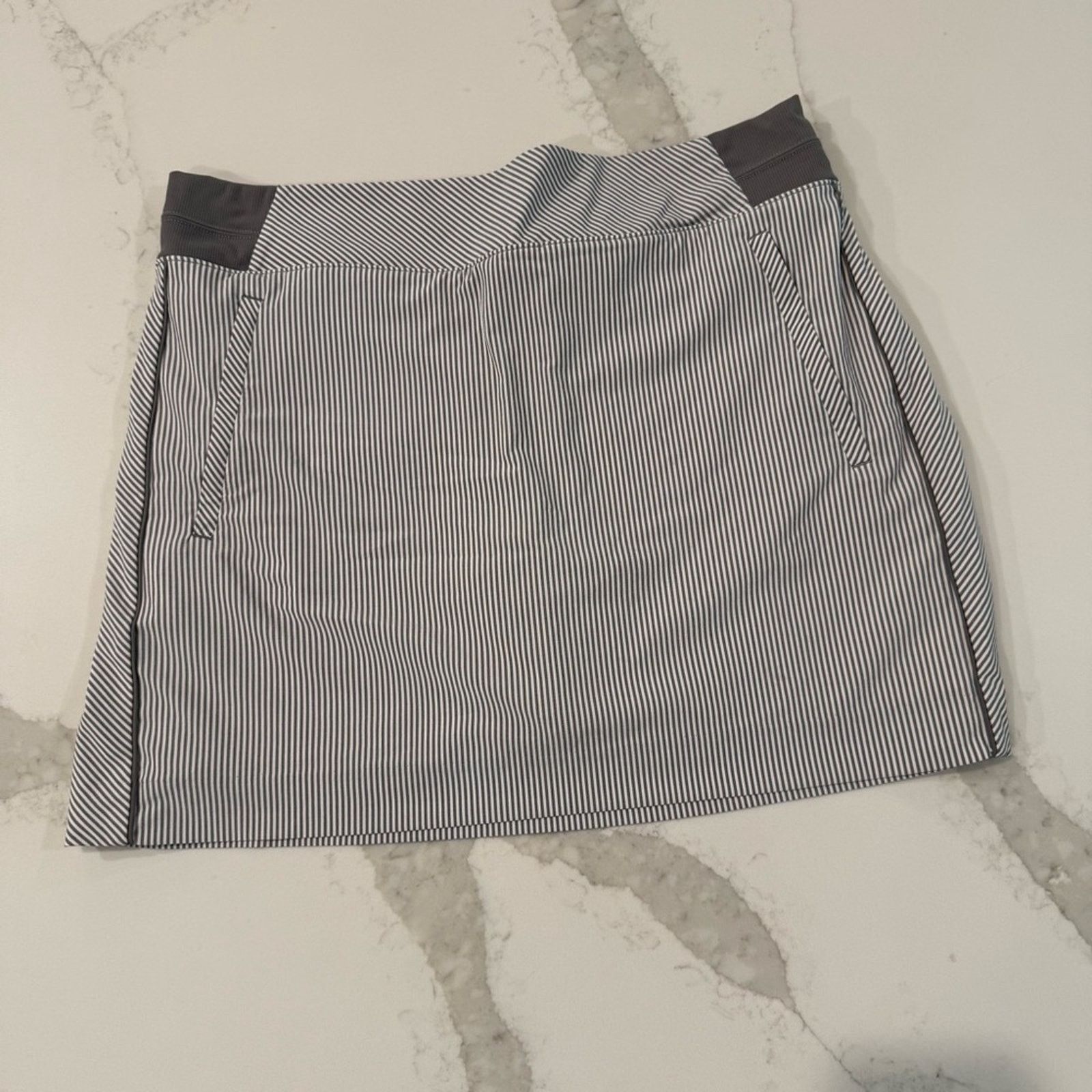 Athleta Athleta Brooklyn Textured Athletic Skort Women’s 14 Gray Size 36" / US 14 / IT 50 - 1 Thumbnail