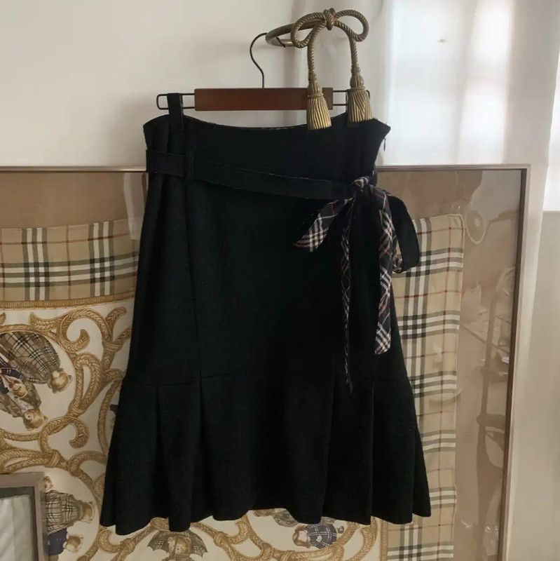 Burberry Burberry Black Wool Skirt for Women Size 23" - 1 Thumbnail