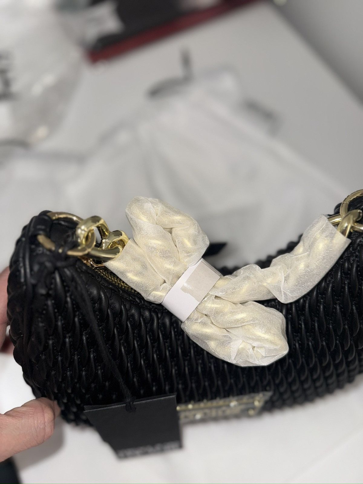 Versace Jeans Couture Versace Jeans Couture logo-plaque quilted shoulder bag Size ONE SIZE - 10 Thumbnail