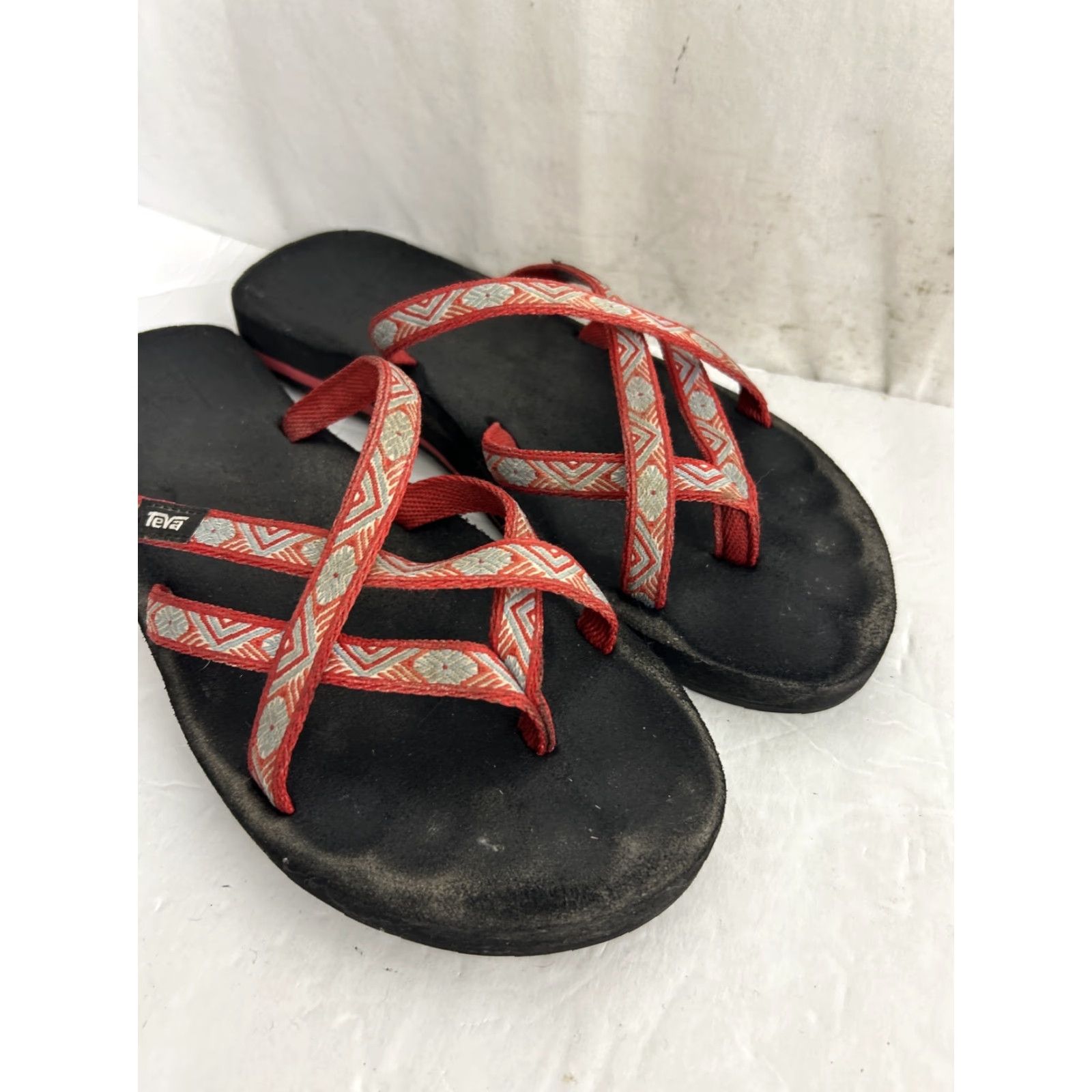Teva Teva Olowahu Isla Red Sandal Women's Slip On Thong Geometric Cushioned Toe Strap 9m Bristol 84 Size US 7 / IT 37 - 2 Thumbnail