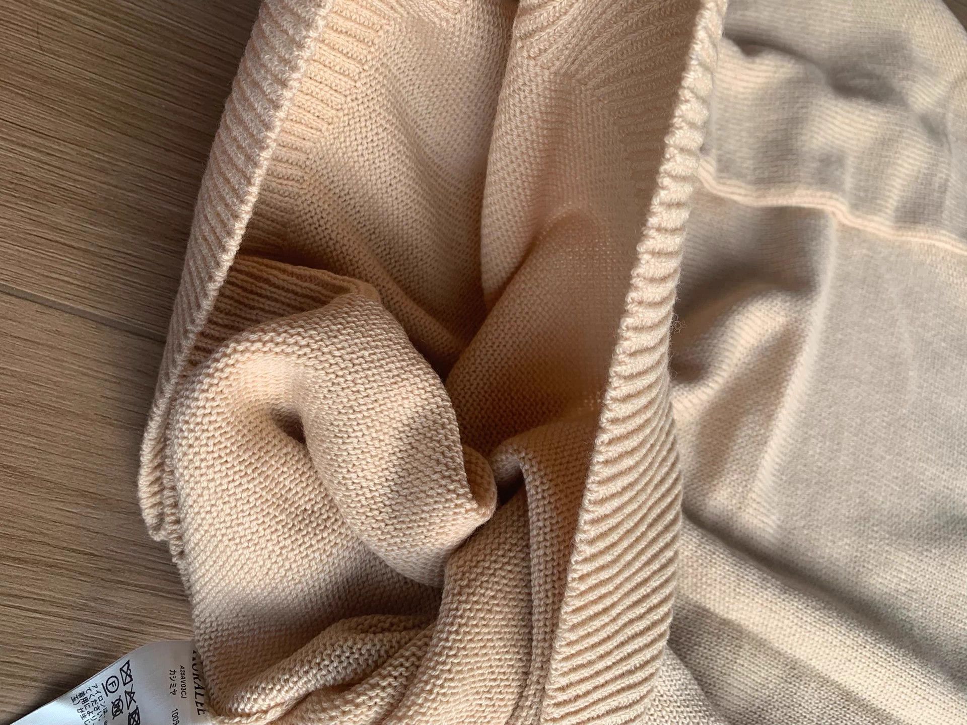 AURALEE 25AW knit V-neck light cashmere shirt