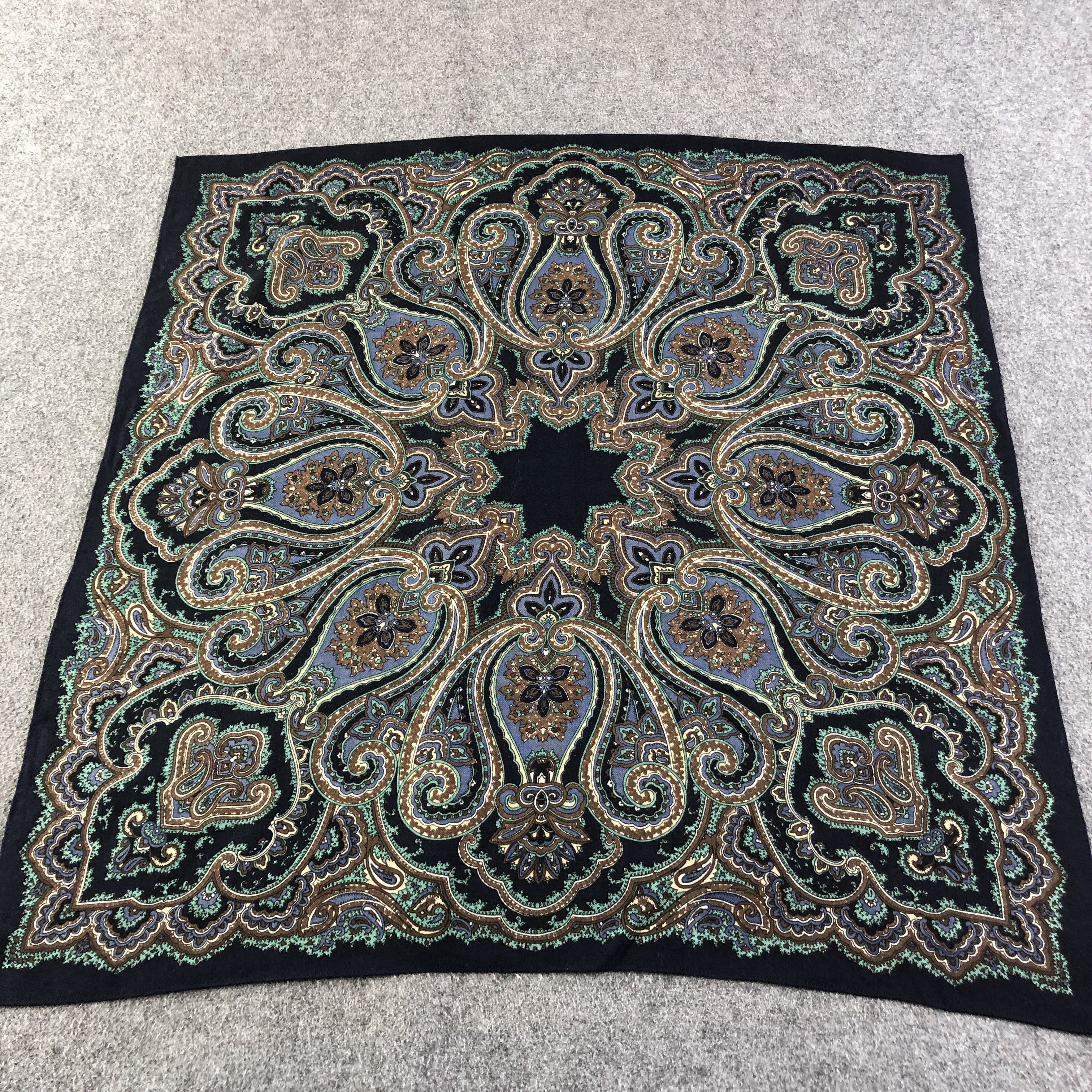 Luxury Paisley Wool Square Scarf M604