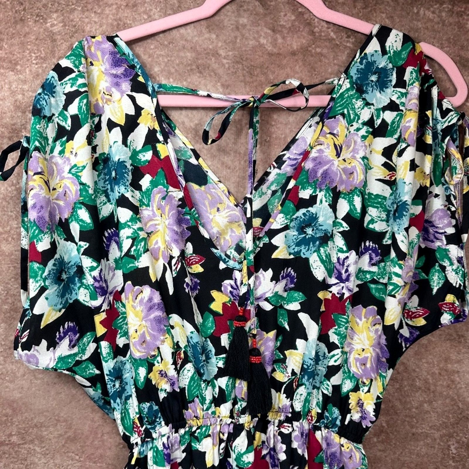 Other Band of Gypsies Sapphire Trends Floral Romper Black/Multi S Size 28" / US 6 / IT 42 - 13 Thumbnail