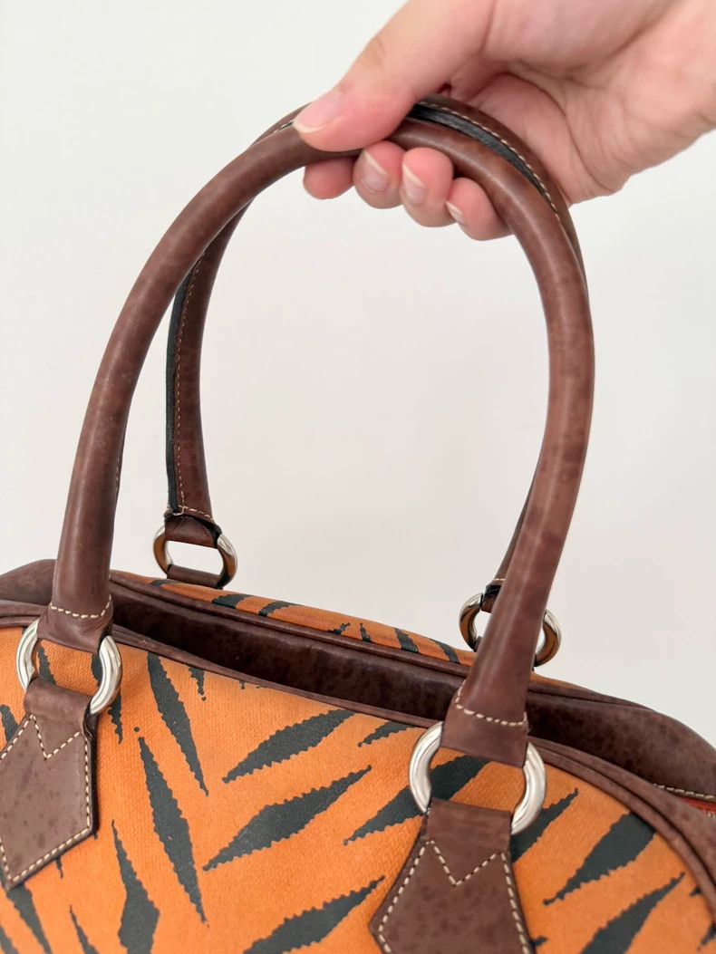 Vivienne Westwood Vivienne Westwood size os Vintage Yellow-Brown Tiger Patter Size ONE SIZE - 6 Thumbnail