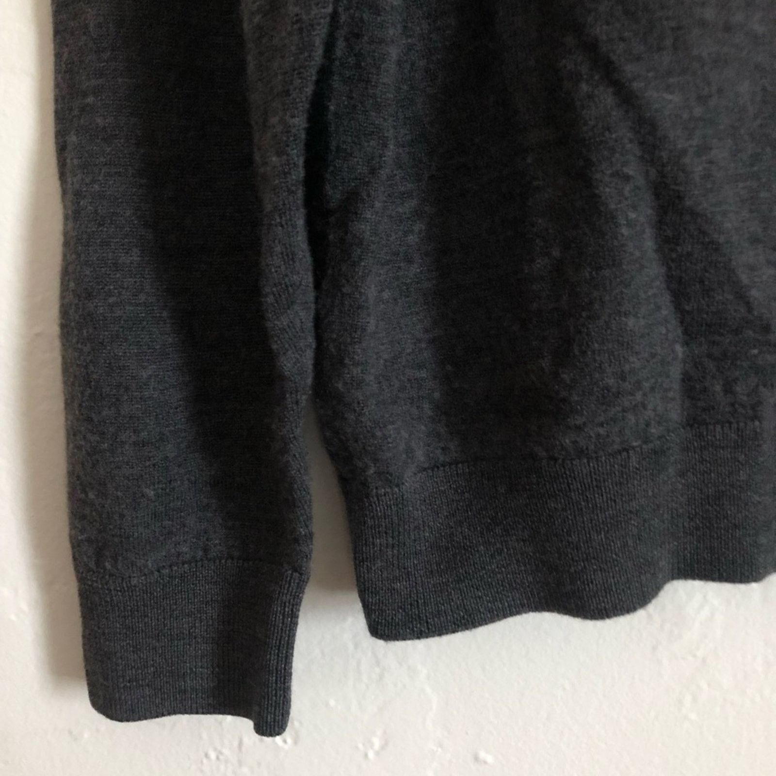 Turnbury Turnbury Extra Fine Merino Wool Dark Gray V-Neck Sweater Size US XXL / EU 58 / 5 - 2 Thumbnail