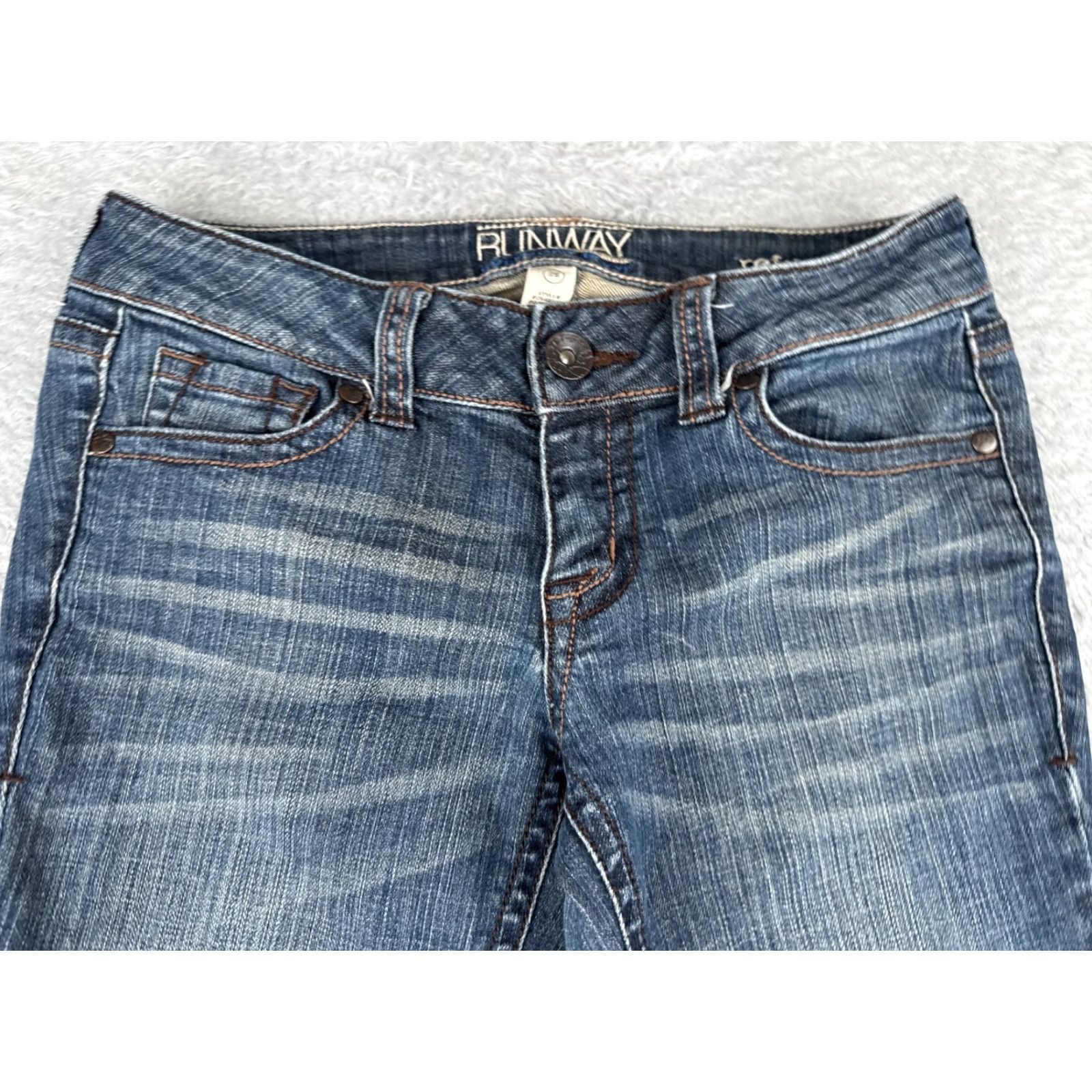 Vintage REFUGE Jeans Womens 5-Pocket Denim Bootcut Low Rise Blue 26x29 Regular 2 Distressed Cotton Blend Jeans Womens USA 2000s/2000s Style Size 26" / US 2 / IT 38 - 4 Thumbnail