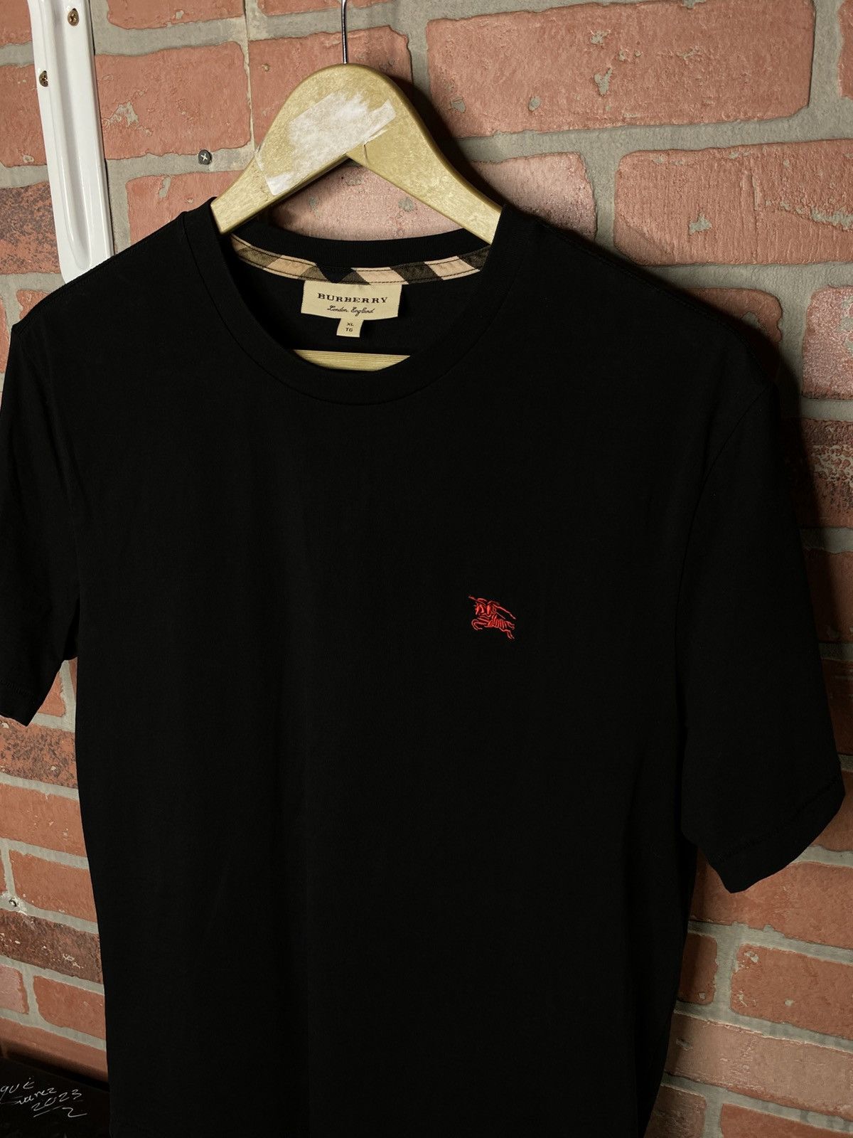 Burberry Burberry Logo Black T-Shirt Men’s Preowned Size Medium Size US M / EU 48-50 / 2 - 2 Thumbnail