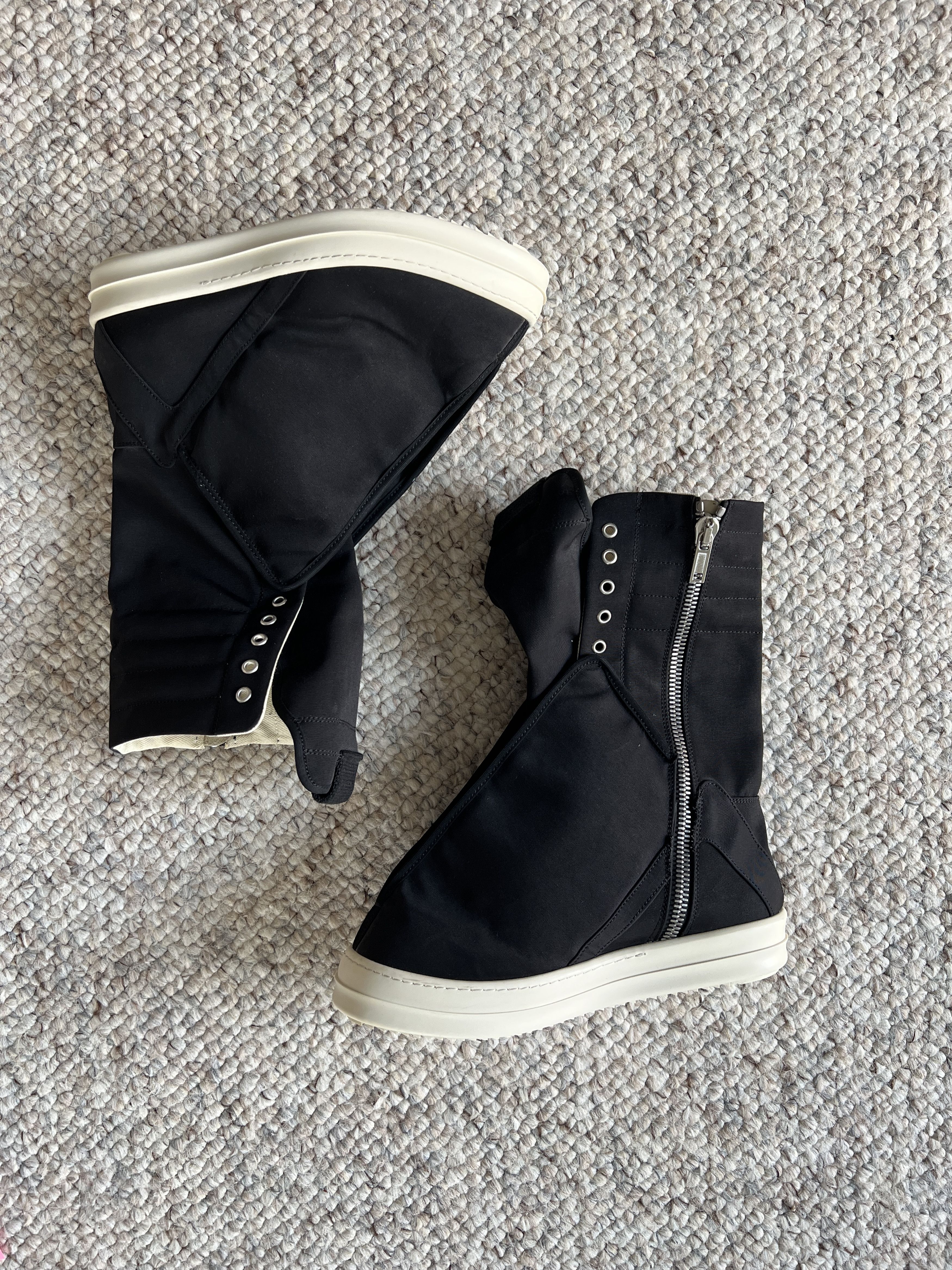 Rick Owens Drkshdw Rick Owens DRKSHDW Hoofdunks in black/milk size40 Size US 7 / EU 40 - 1 Thumbnail