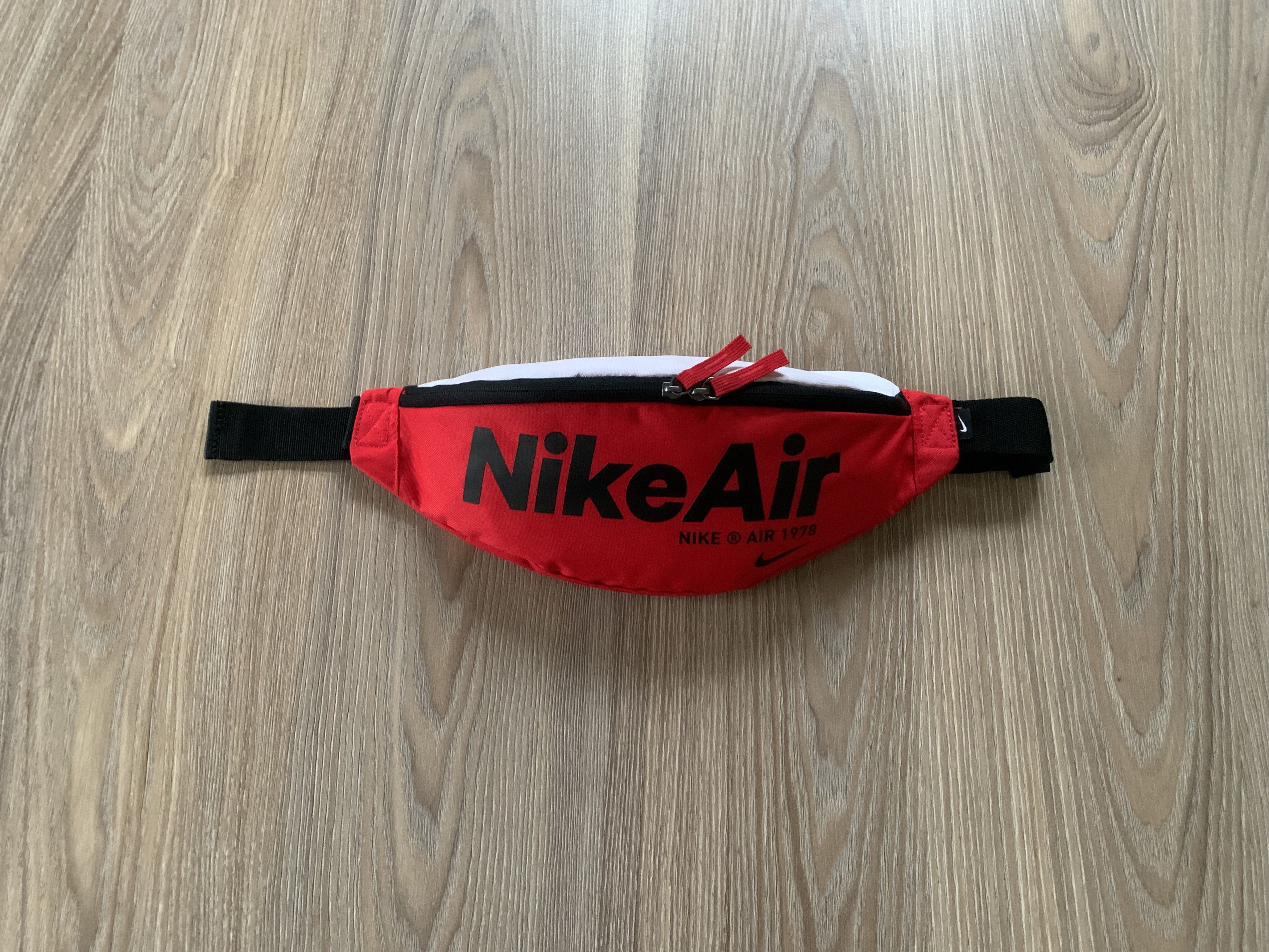 Nike Nike Air Heritage Hip Pack Waist Bag Unisex Red Size ONE SIZE - 9 Thumbnail