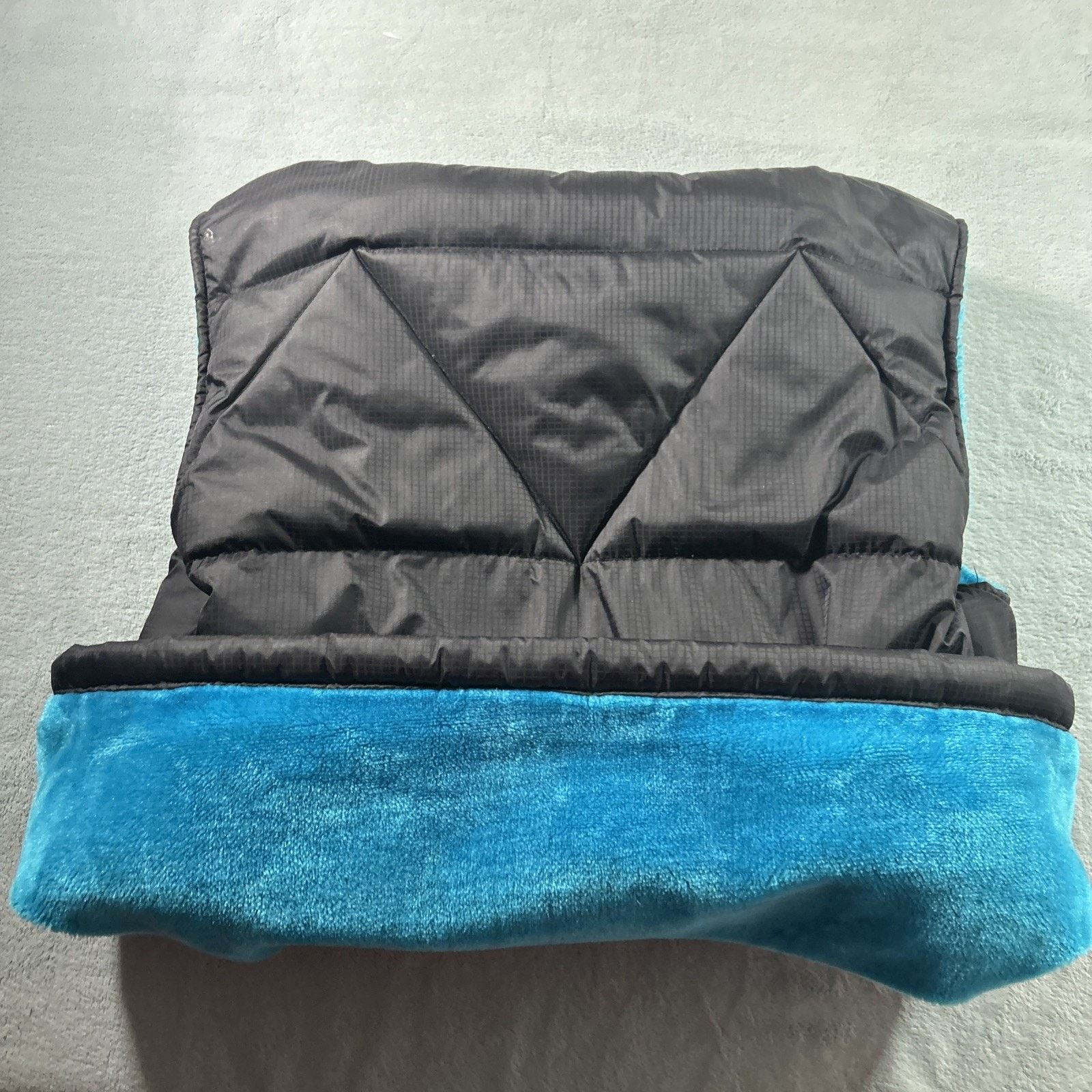 Volcom RARE Volcom Fuzzar Snow Vest Downed Jacket W's Large Revers Size L / US 10 / IT 46 - 19 Thumbnail