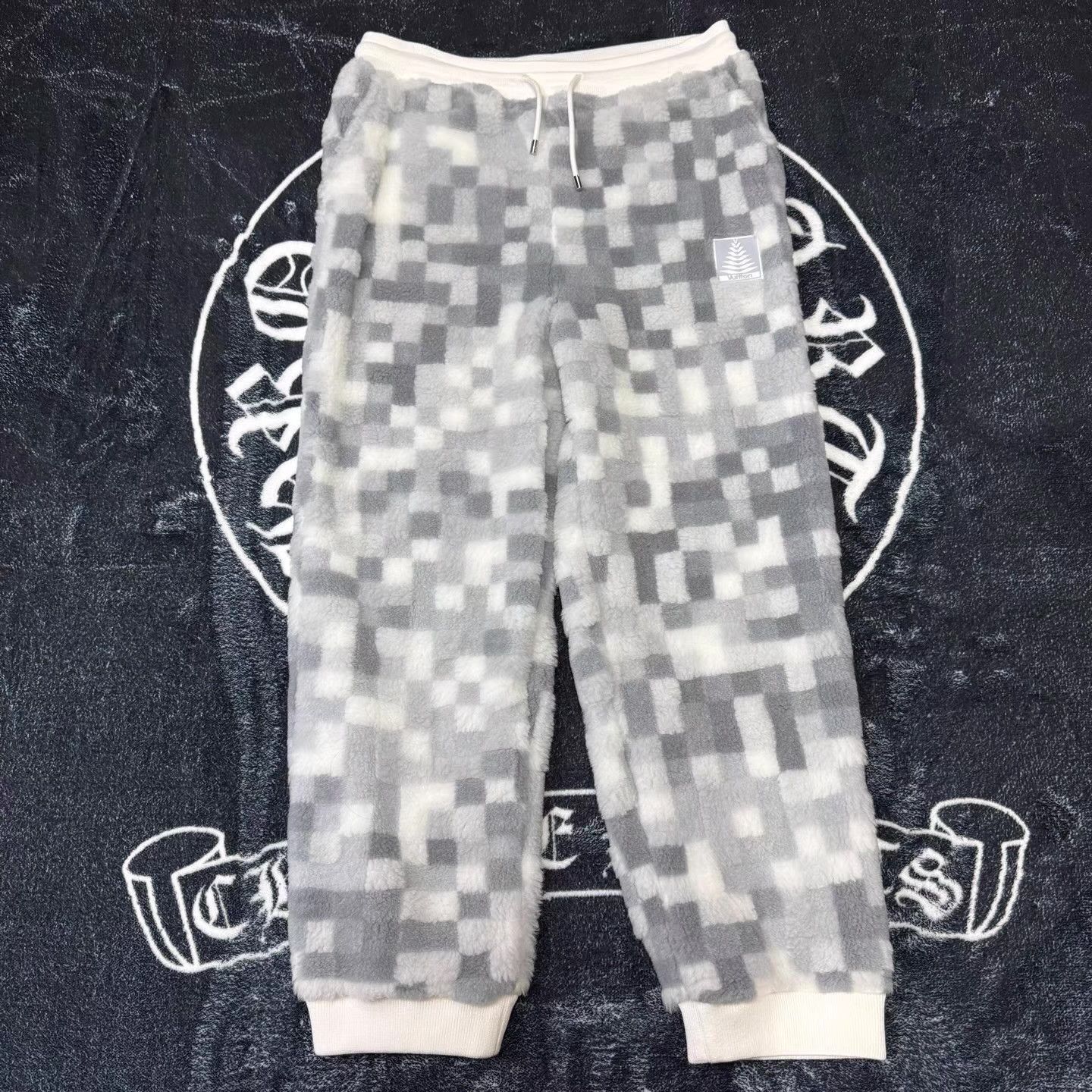 Louis Vuitton LV SKI Collection White Damier Teddy Trousers Q10 Size US 38 / EU 54 - 1 Thumbnail