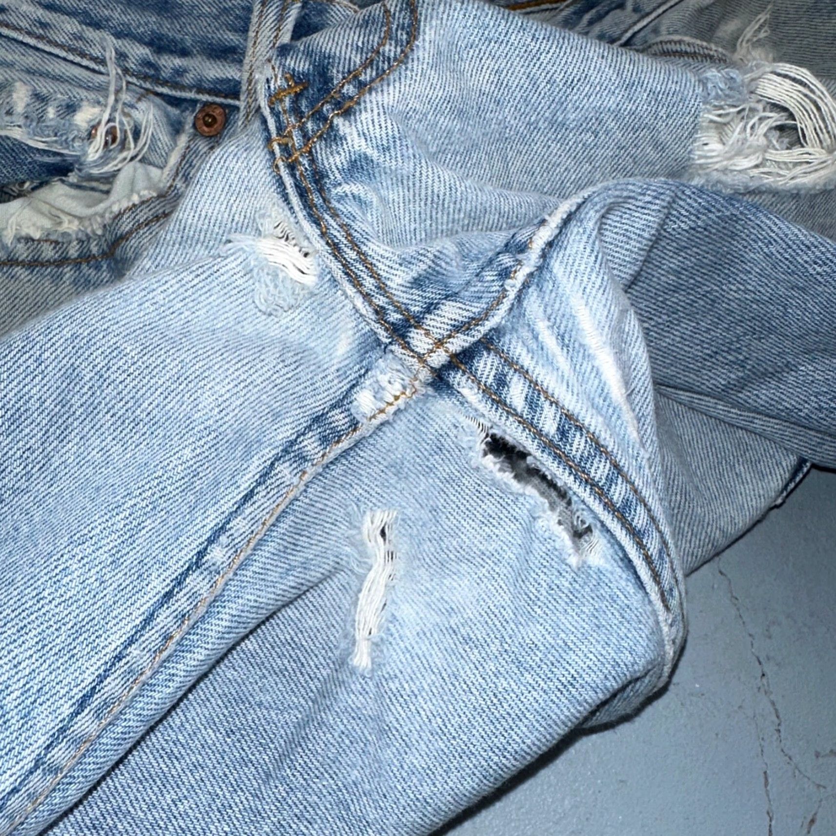 Levi's VINTAGE Levi's 501 Jeans Straight 34x34 Men USA 90s Light Blue Wash Size US 34 / EU 50 - 7 Thumbnail