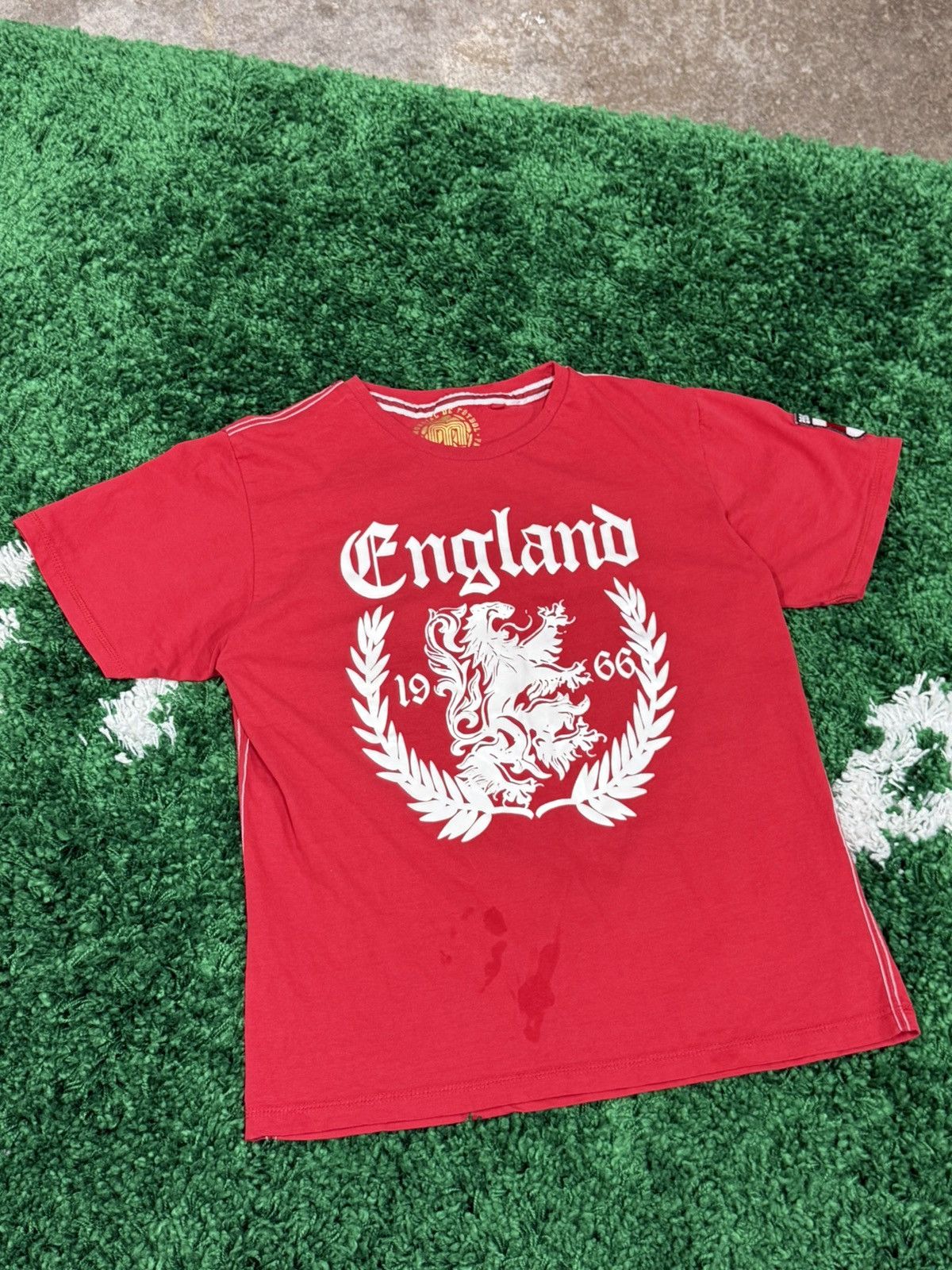 Vintage Vintage England Crest Logo Tee Red Medium UK Y2k Size US M / EU 48-50 / 2 - 1 Thumbnail