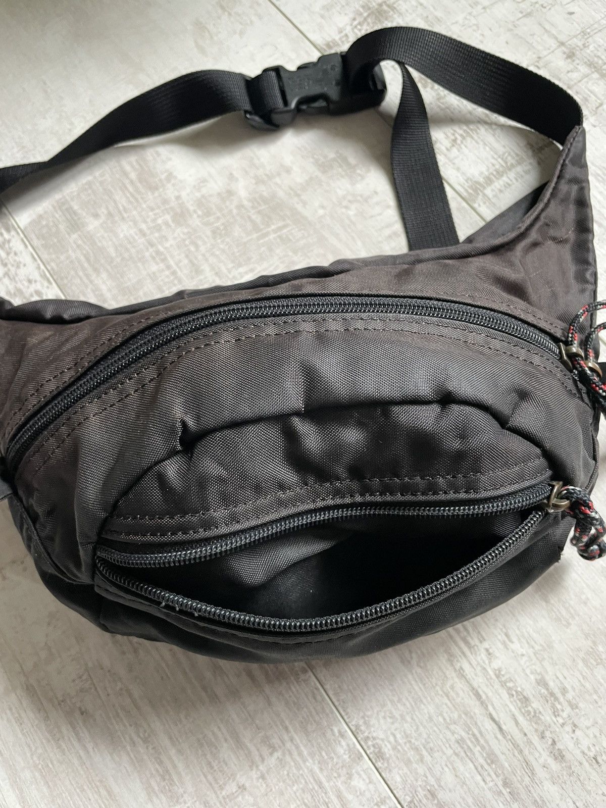 Nike × Vintage Vintage Nike 90’s Sling Bag Messenger Brown Y2K Swoosh Size ONE SIZE - 4 Thumbnail