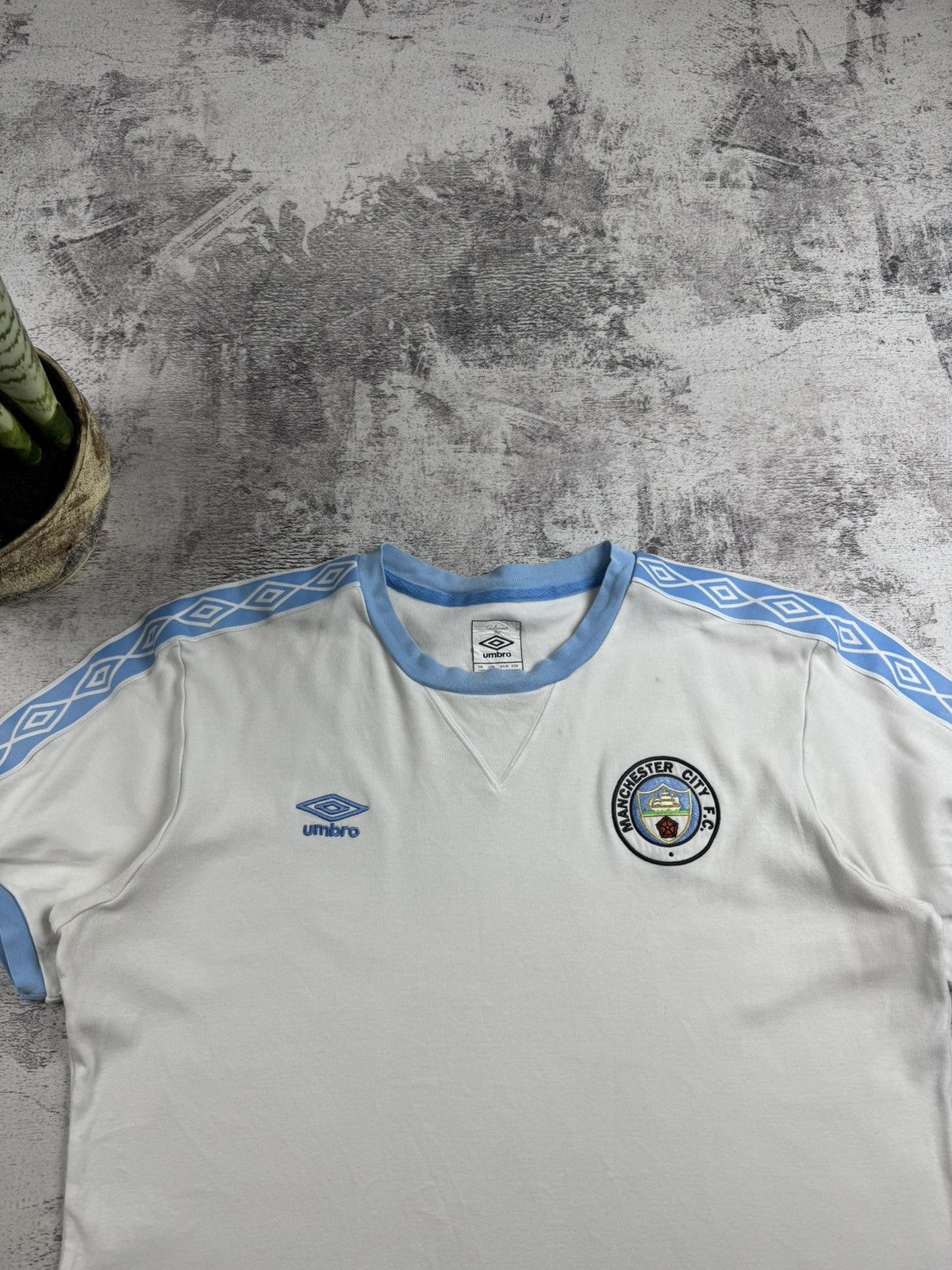 Umbro Manchester City 2009 2010 2011 White Men’s XL Retro Umbro Cotton Jersey T Shirt Size US XL / EU 56 / 4 - 5 Thumbnail