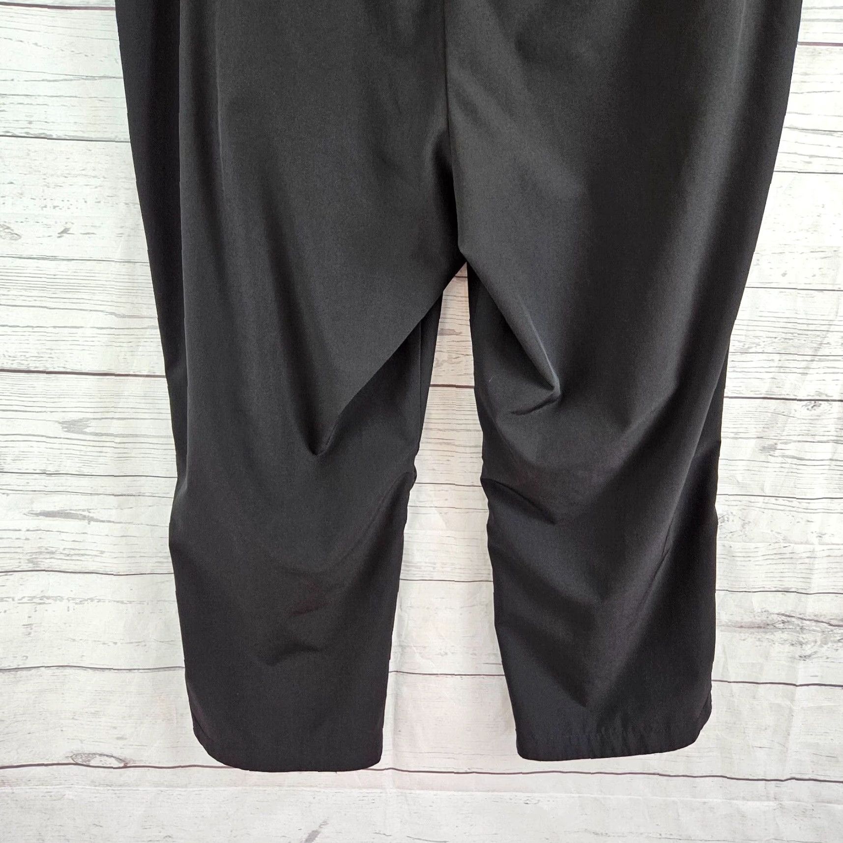 Vintage Chico's Zenergy Golf Womens Cropped Pants 14 Black High Rise Cropped Pants Womens 14 Black Chico's Zenergy Golf Size 36" / US 14 / IT 50 - 5 Thumbnail