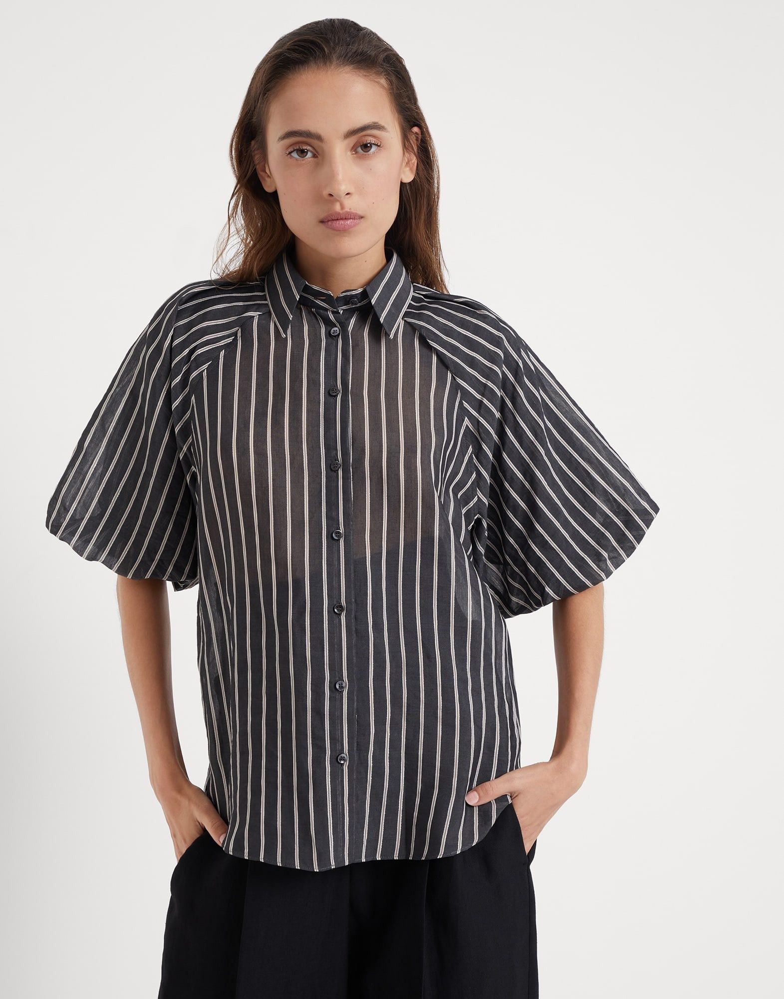 o1w1db10825 Blouse in Black