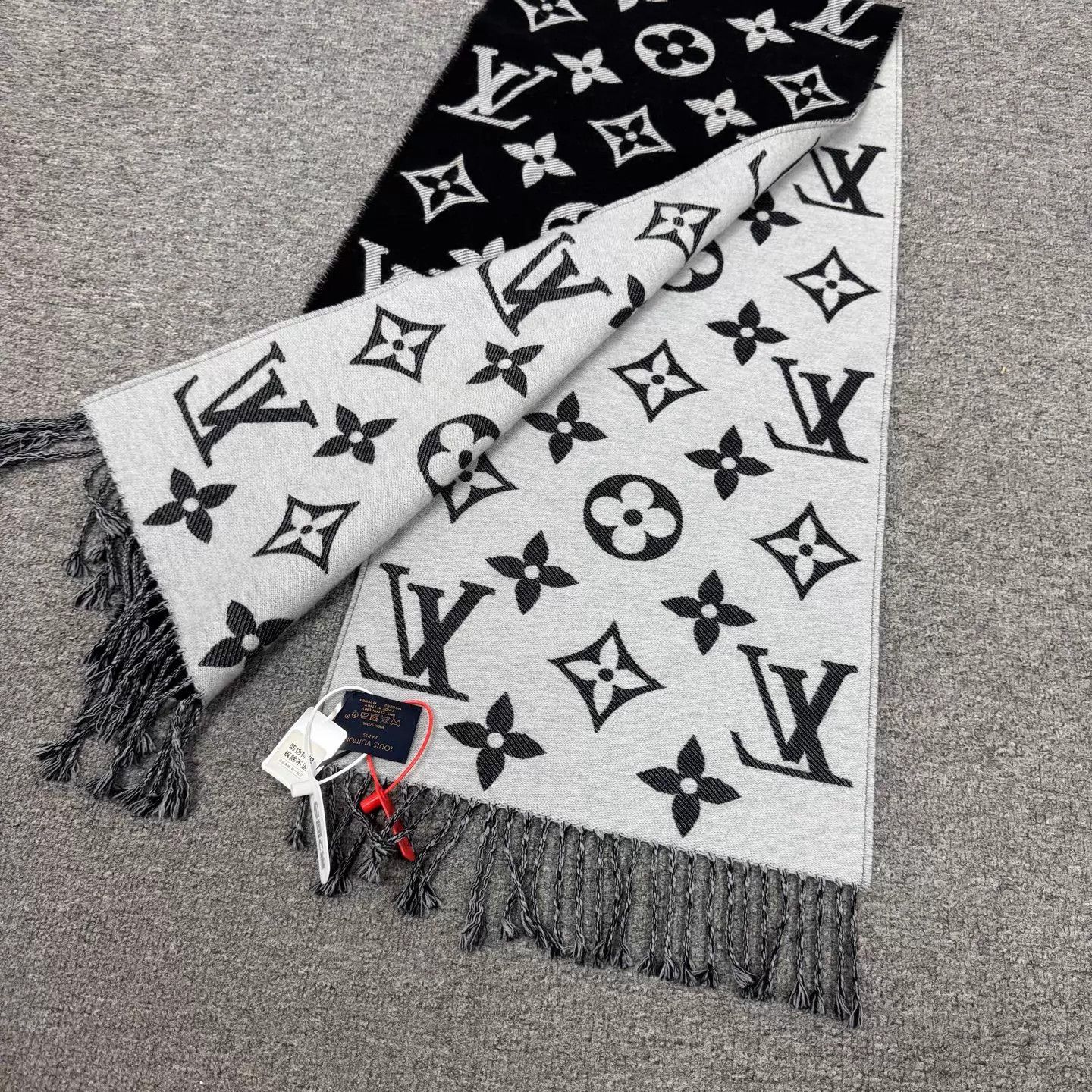 Louis Vuitton LV Monogram Allover Black Gray 2-sided Wool Scarf Mint Size ONE SIZE - 3 Thumbnail