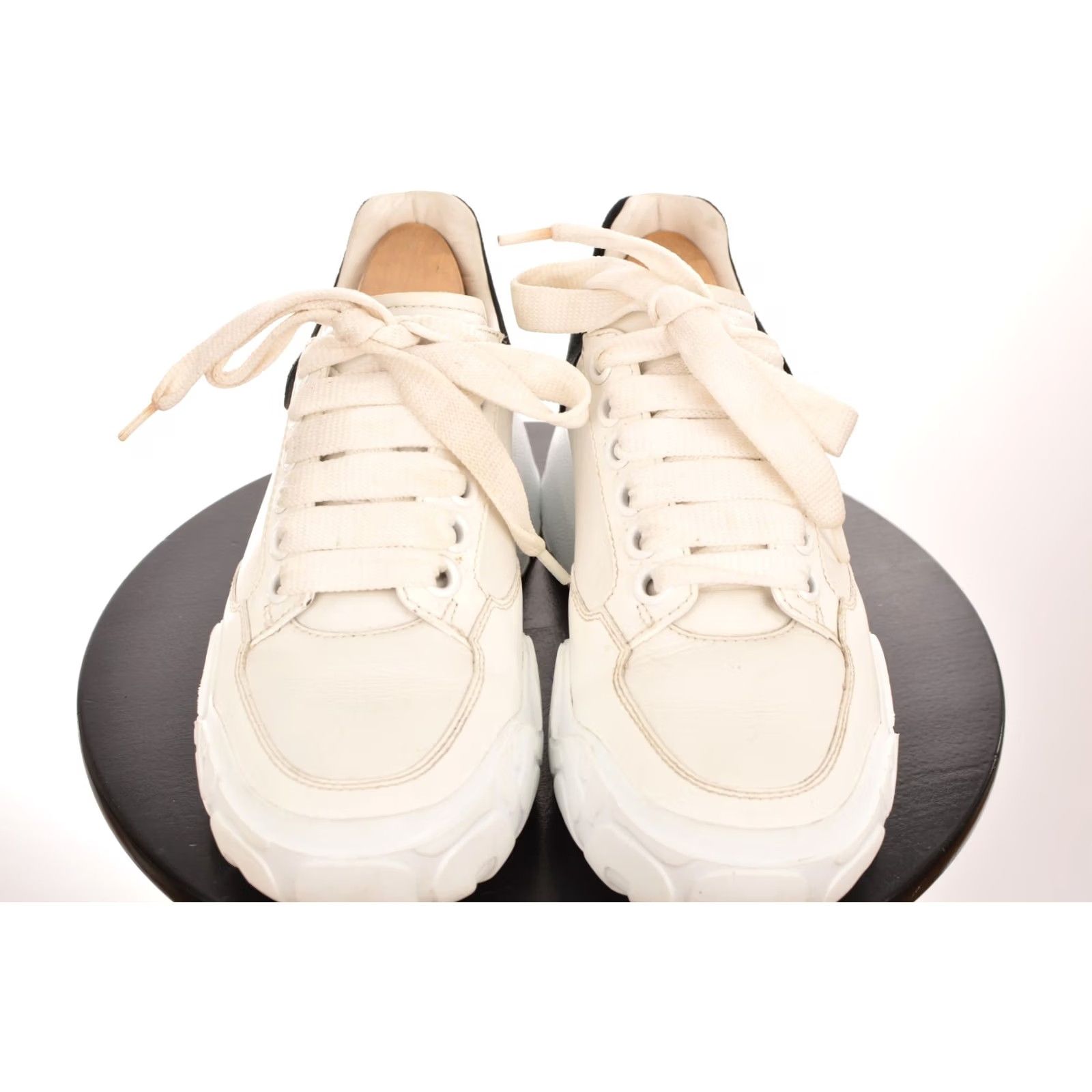 Alexander McQueen Alexander McQueen Oversized Court Leather Low-Top Sneakers 633915 Size 35 White Sneakers Women US 5 90s? Size US 5 / IT 35 - 2 Thumbnail
