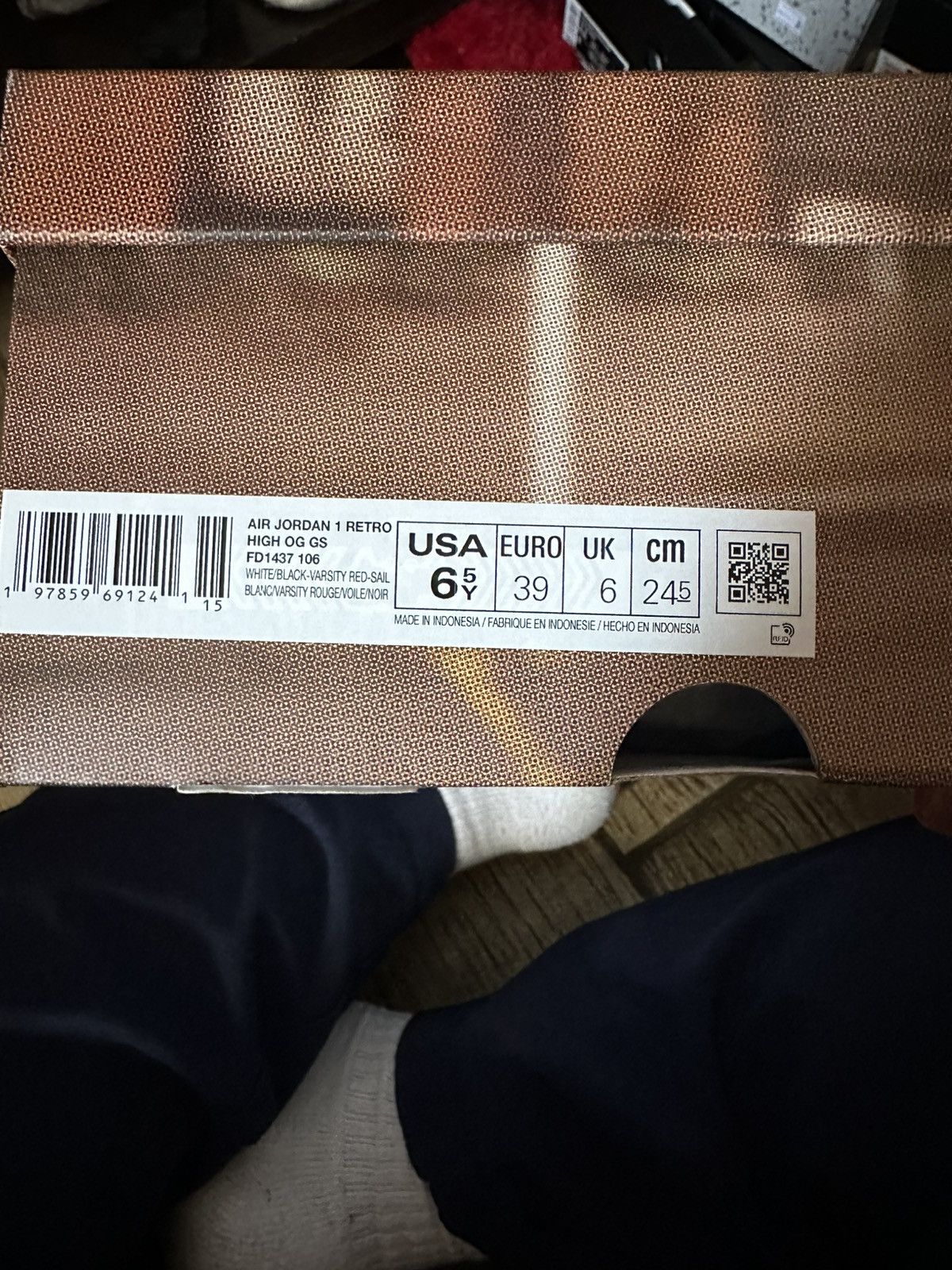 Nike Air Jordan 1 Retro High OG GS ‘Black Toe Reimagined’ Size US 6.5 / EU 39-40 - 7 Thumbnail