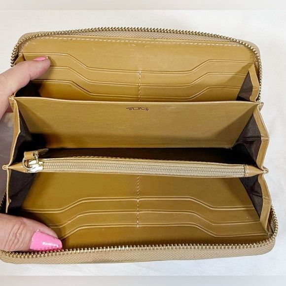 Tumi Tumi Tan Leather Zip Around Accordion Clutch Wallet Size ONE SIZE - 3 Thumbnail