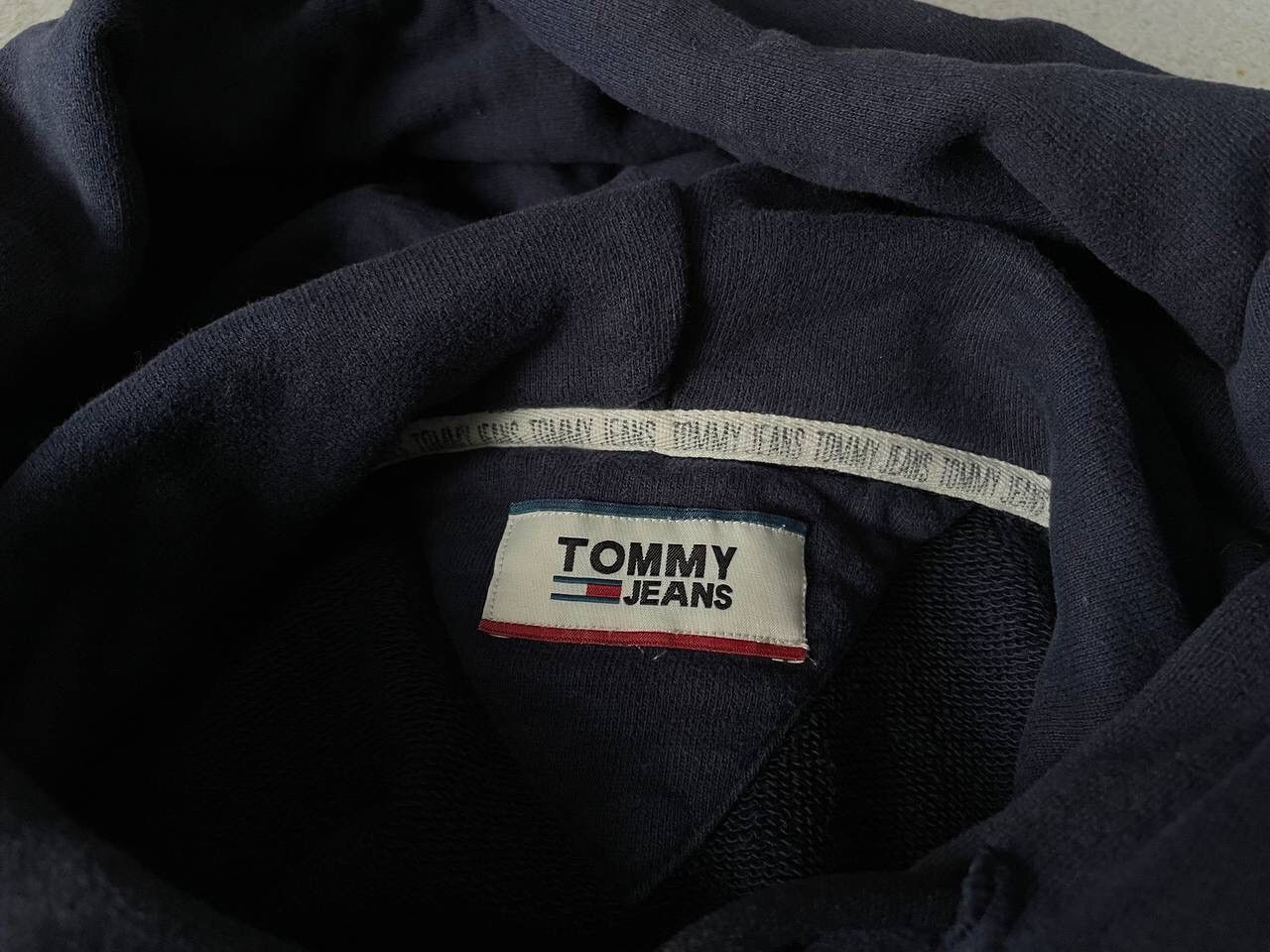 Tommy Hilfiger × Vintage Vintage Tommy Hilfiger Hoodie Big Central Logo Y2K Rare Size US L / EU 52-54 / 3 - 5 Thumbnail
