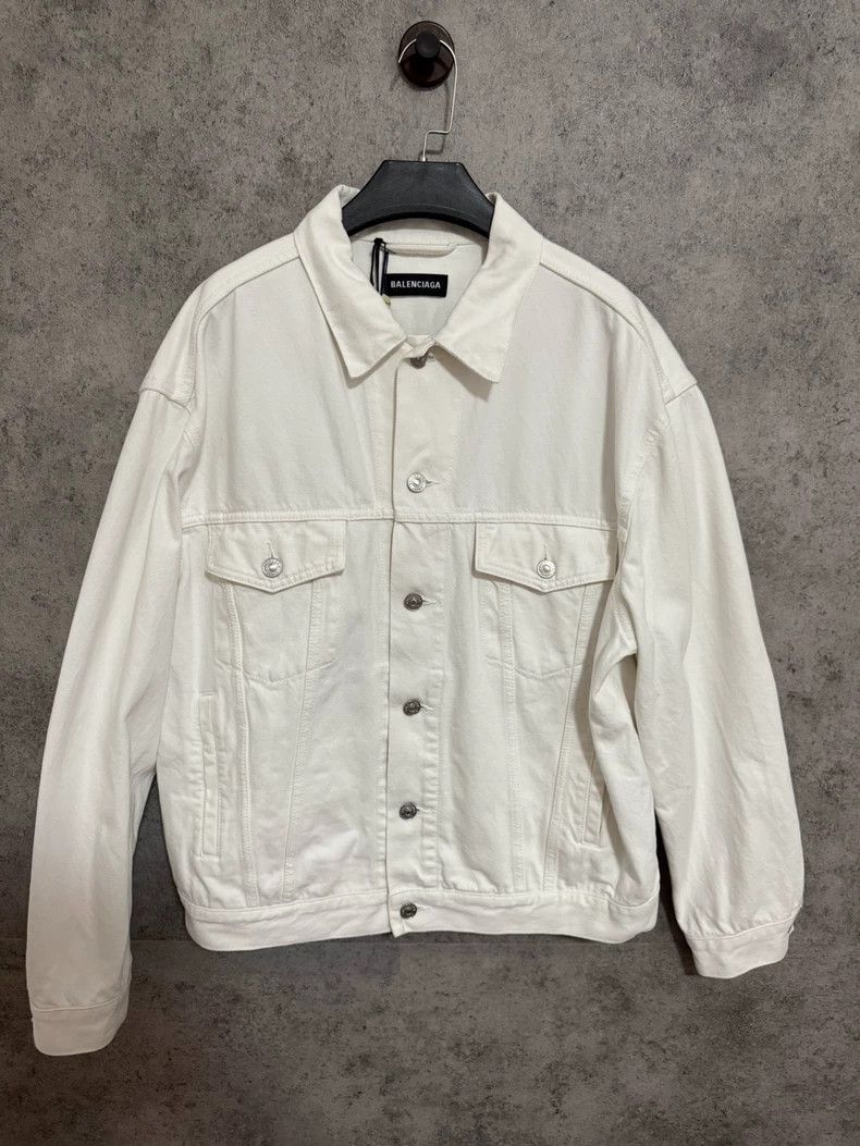 Balenciaga Balenciaga Back Letter Logo Washed Denim Jacket Size US S / EU 44-46 / 1 - 1 Thumbnail