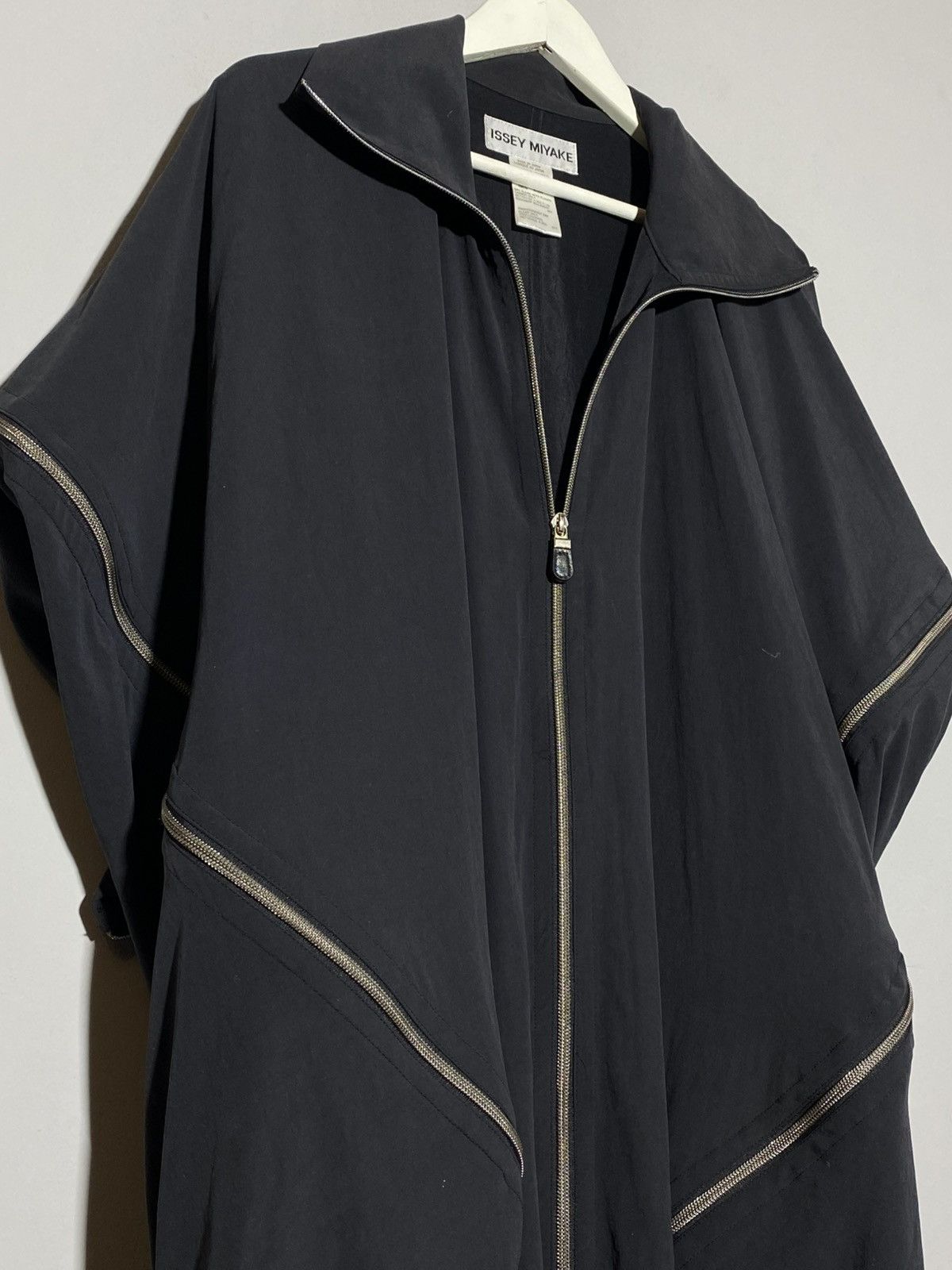 Issey Miyake Issey Miyake Black Asymmetrical Zipper Jacket Size US M / EU 48-50 / 2 - 5 Thumbnail