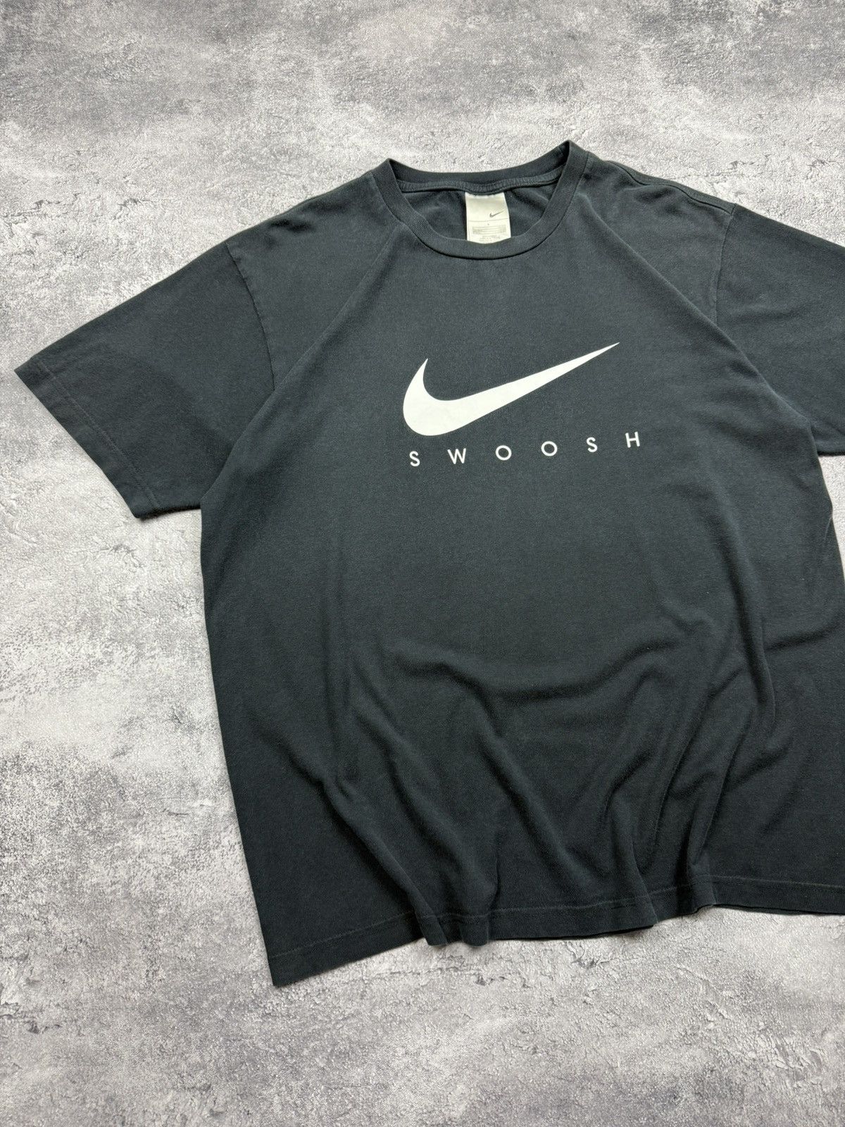 Nike Vintage 90s Nike Swoosh T-Shirt Big Logo Rare Retro Tee Y2K Size US L / EU 52-54 / 3 - 5 Thumbnail