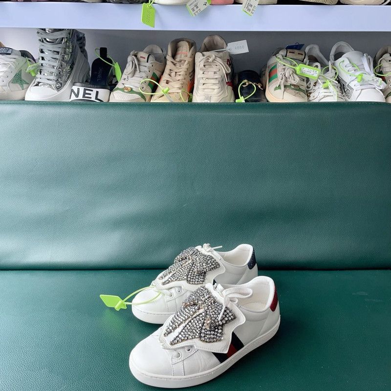 Gucci Gucci Ace Low Top Sneakers with Crystal Bow Size US 5 / IT 35 - 1 Thumbnail