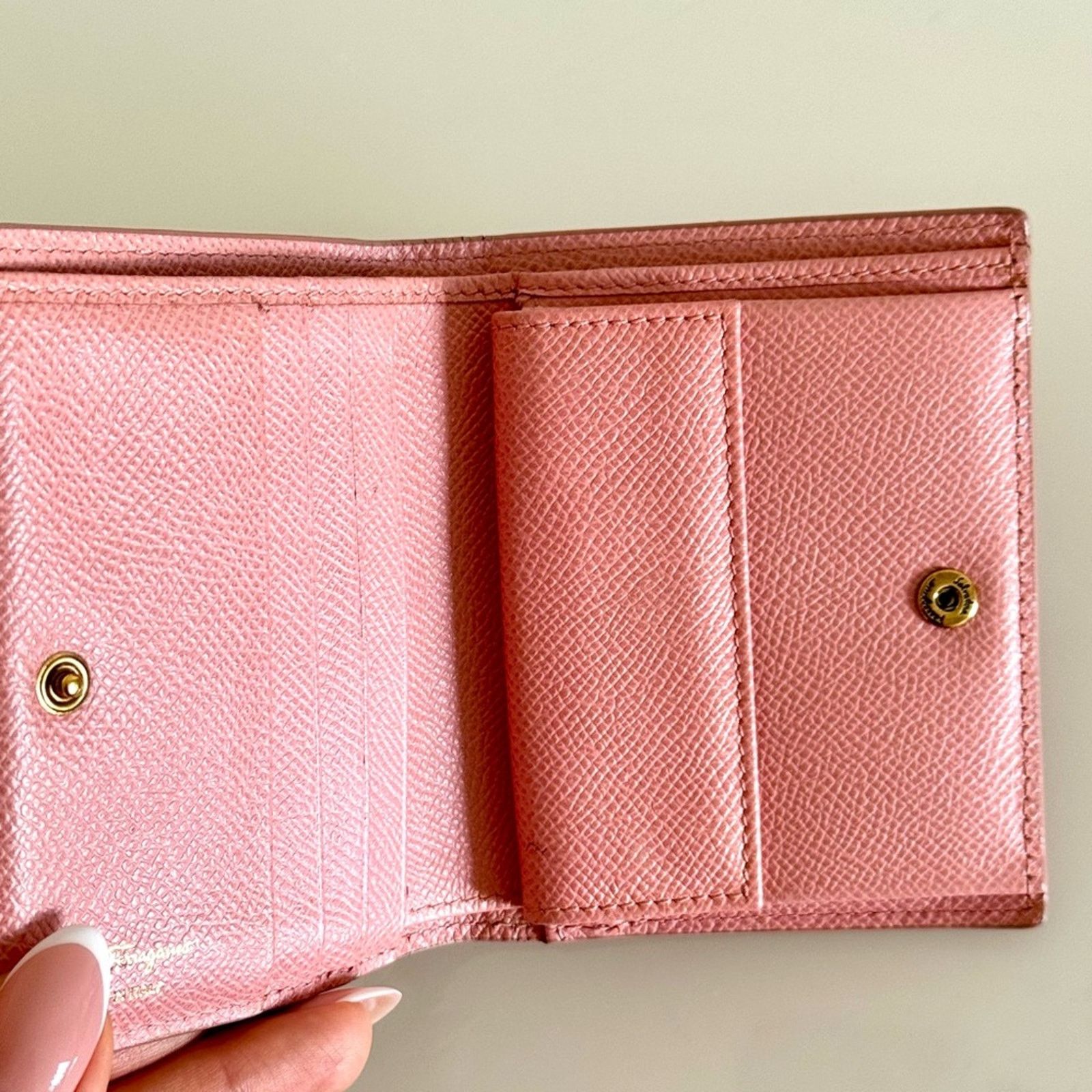 Salvatore Ferragamo Salvatore Ferragamo Pink Wallet with Gold Hardware Authentic Size ONE SIZE - 6 Thumbnail