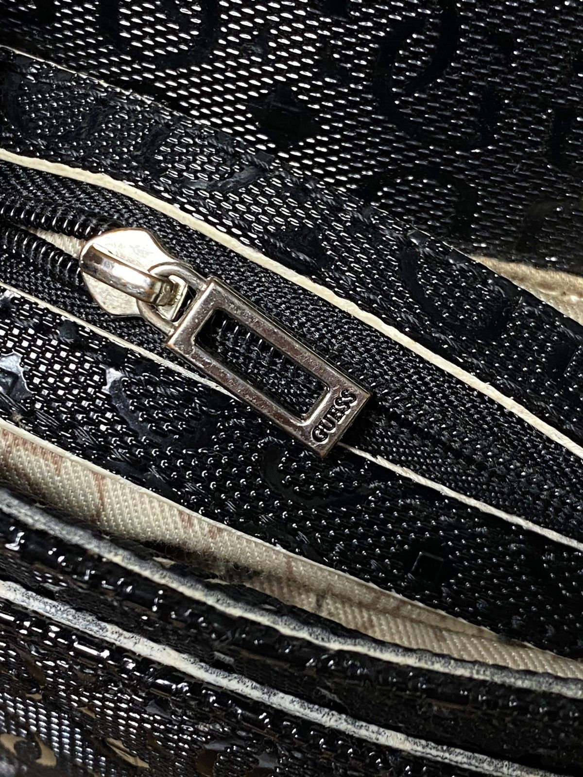 Designer × Guess × Vintage Guess Black Crossbody Bag with Grommets Stylish & Authentic Size ONE SIZE - 12 Thumbnail