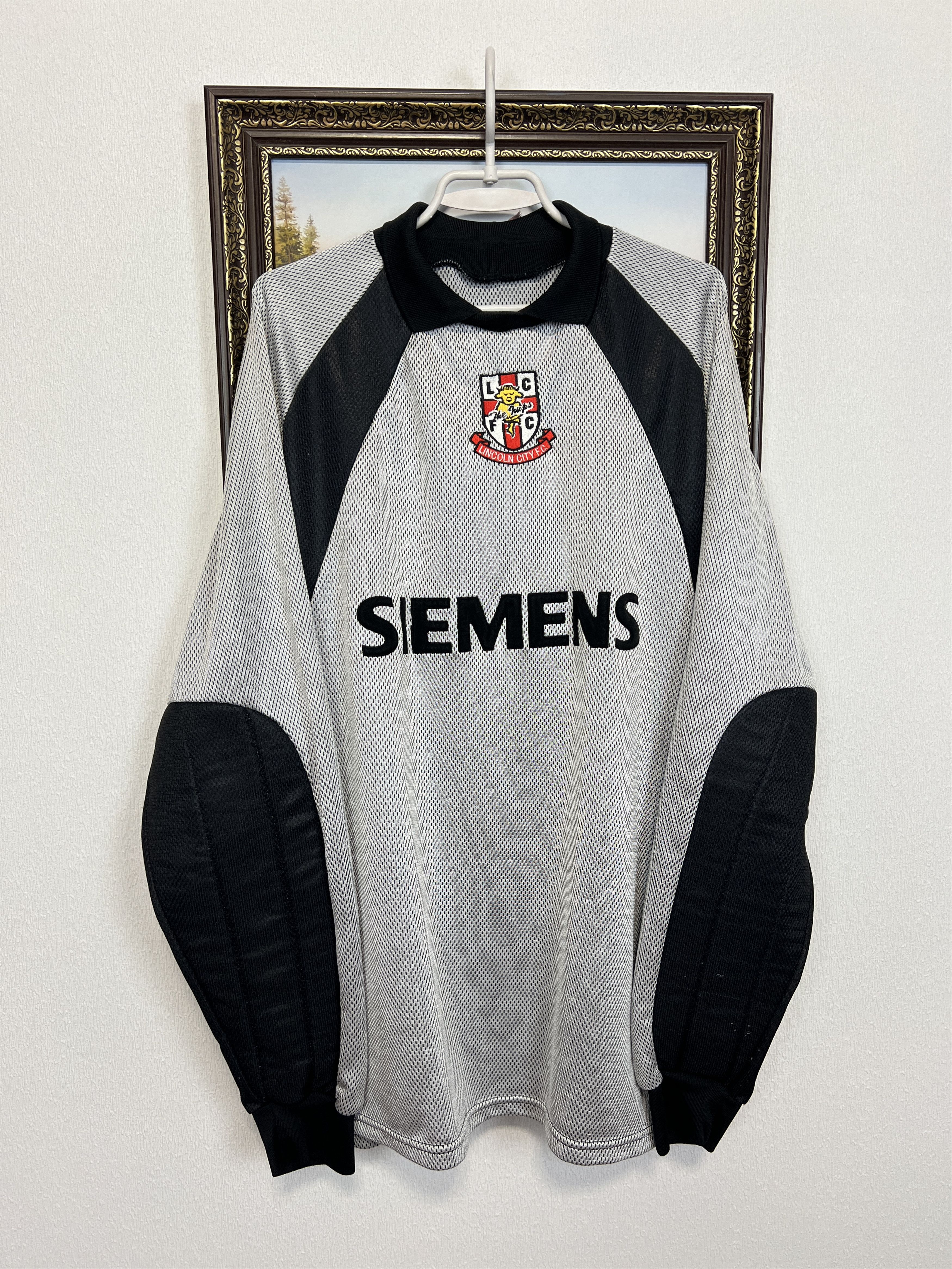 Vintage Vintage Lincoln City Football Goalkeeper Shirt Soccer Jersey Size US XL / EU 56 / 4 - 1 Thumbnail