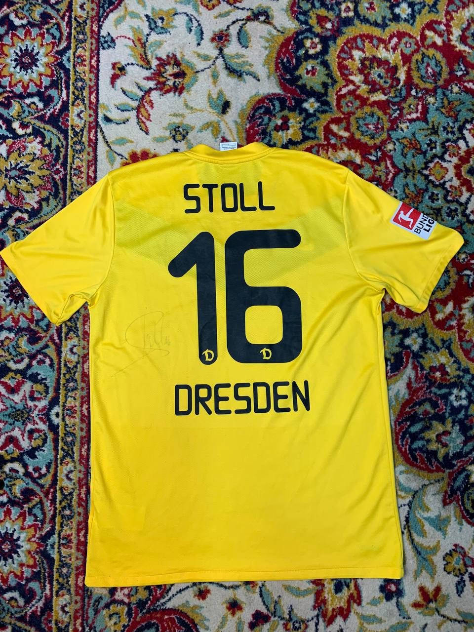 Nike Dynamo Dresden Soccer Nike Heim Trikot 2011/12 STOLL SIGNED Size US L / EU 52-54 / 3 - 2 Thumbnail
