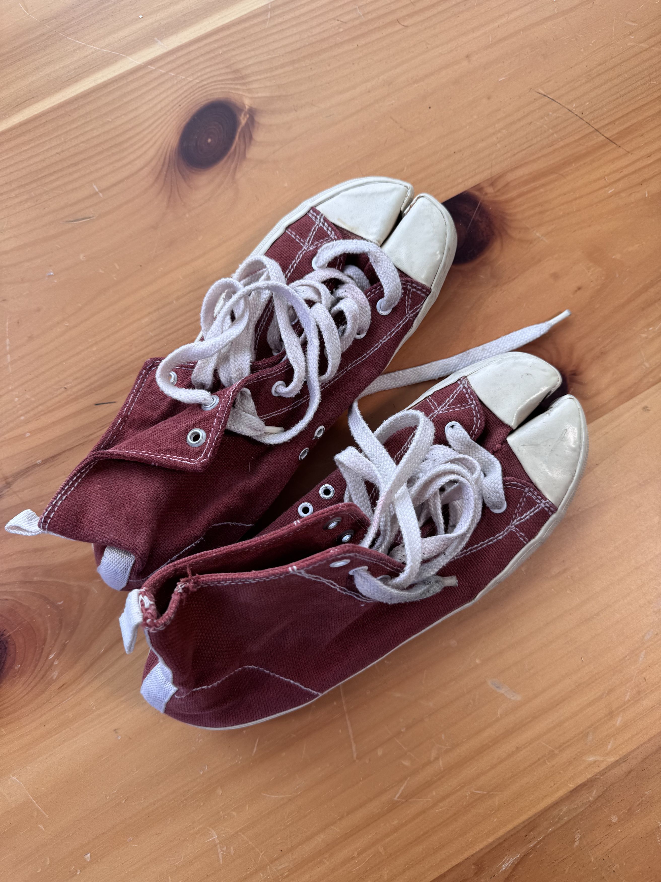 Maison Margiela SS08 Margiela RARE OG Tabi Hightop Converse MM6 red Size US 7 / EU 40 - 1 Thumbnail
