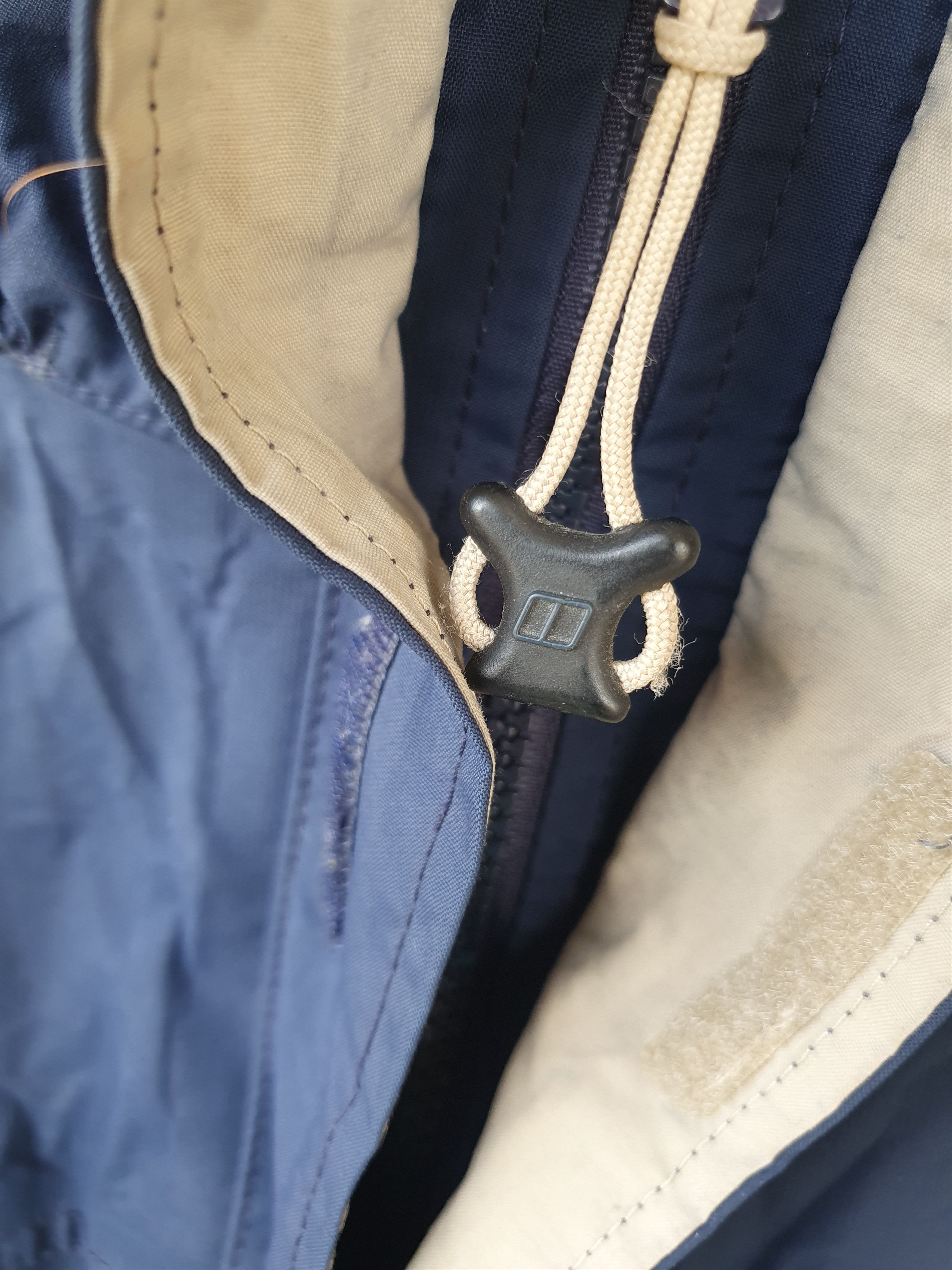 Berghaus Berghaus Aqua Foil Shell Jacket Lightweigh hooded sz L Size US L / EU 52-54 / 3 - 14 Thumbnail