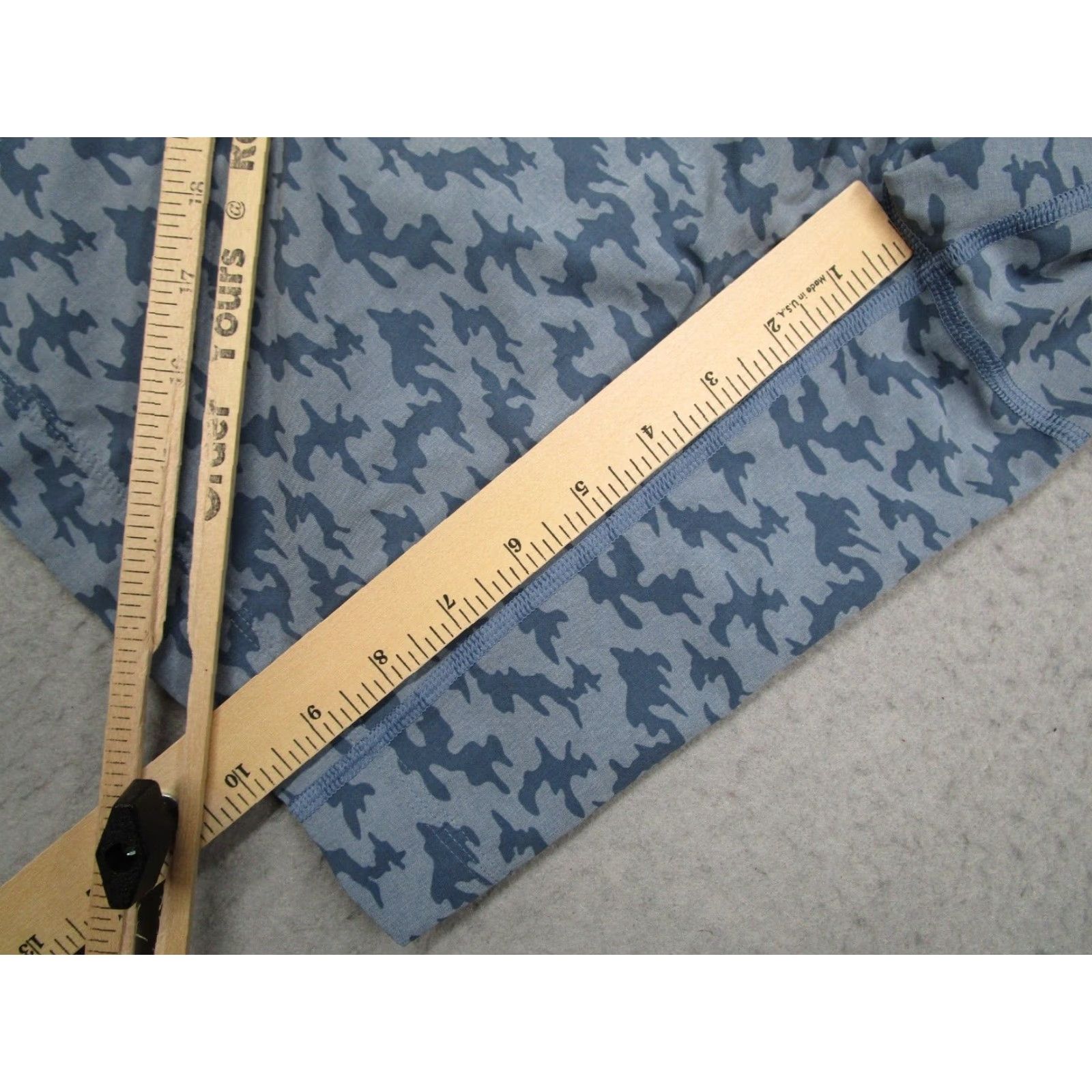 Lululemon Lululemon Shorts Mens Medium Blue Camo Linerless 10" Casual Beach Yoga Stretch Size US 31 - 2 Thumbnail
