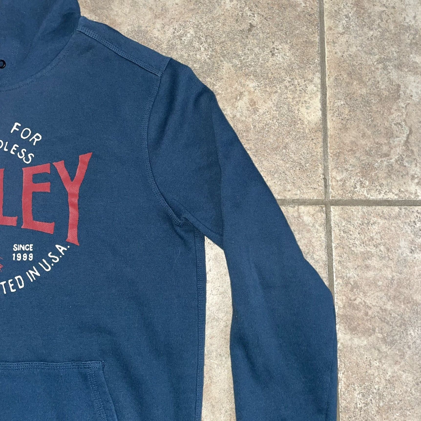 Hurley VINTAGE Hurley Navy Blue Graphic Hoodie Mens Size L Size US L / EU 52-54 / 3 - 2 Thumbnail