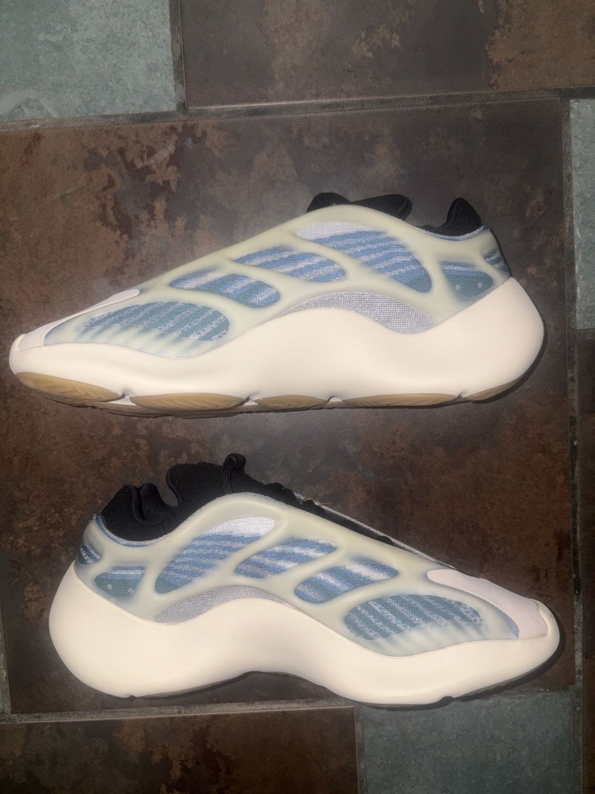 Adidas × Kanye West Adidas Yeezy 700 V3 “Kyanite” Size 9 Size US 9 / EU 42 - 2 Thumbnail