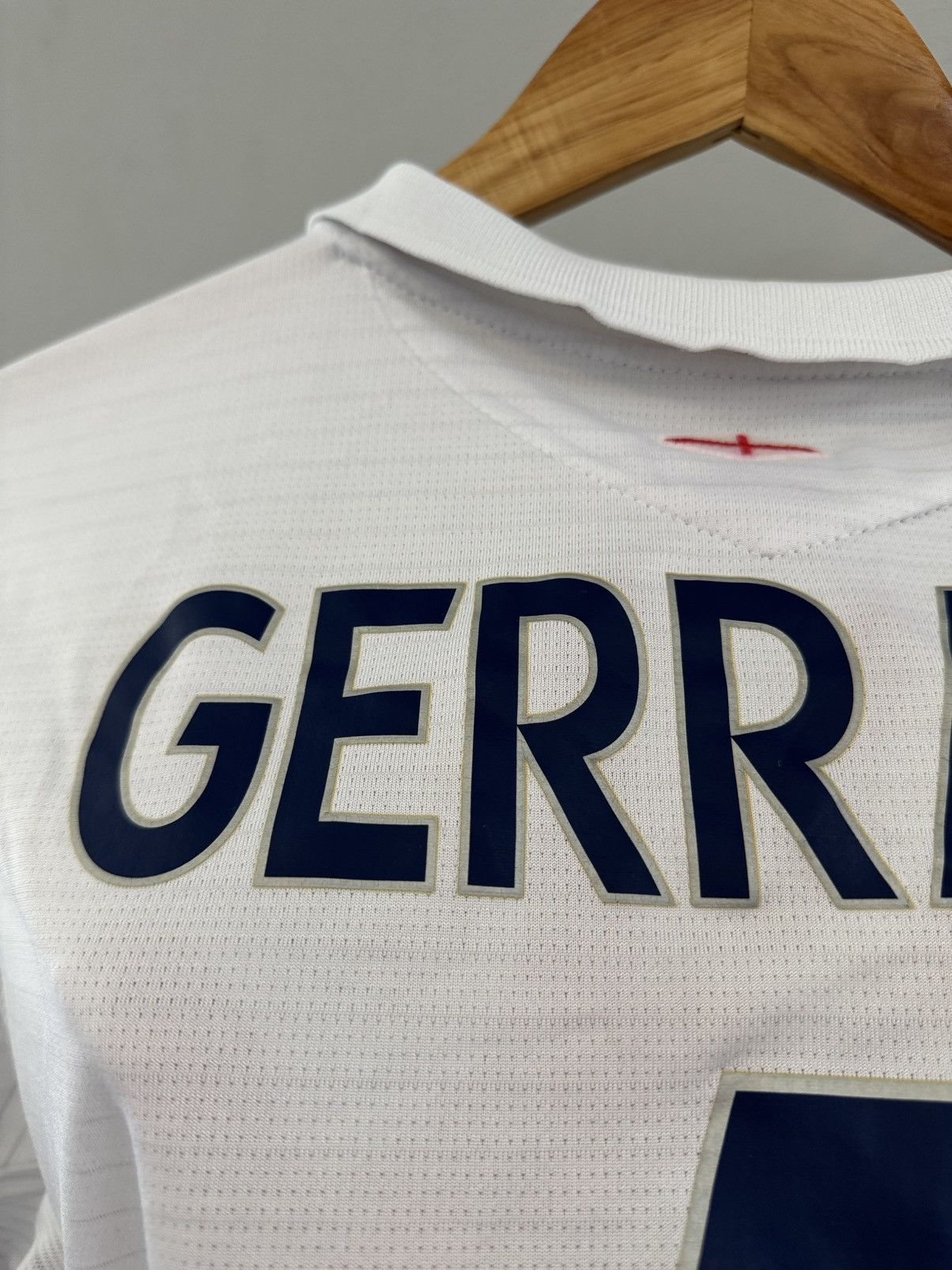 Umbro × Vintage Umbro England 2007/2009 #4 Gerrard Football Jersey Size US L / EU 52-54 / 3 - 14 Thumbnail