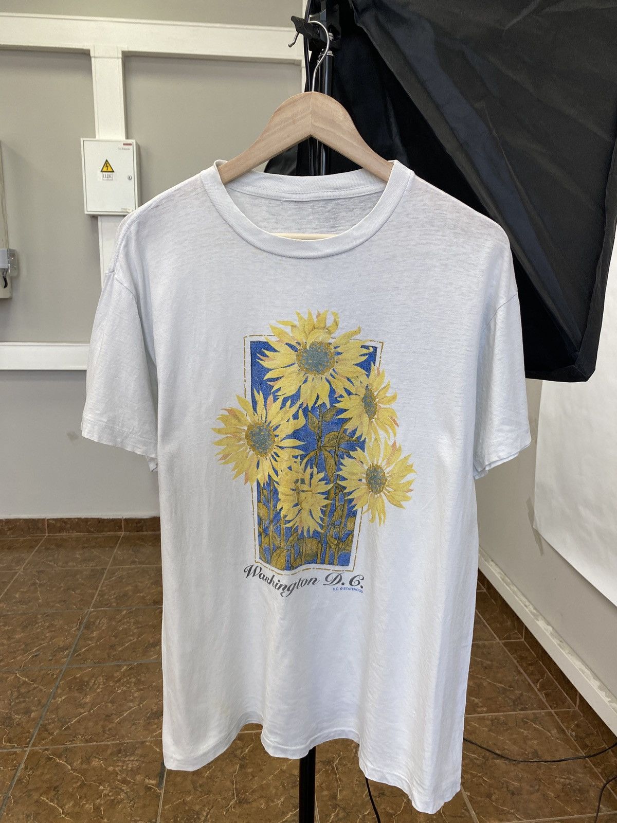 Vintage Vintage 90s Flowers Art Washington D C T-shirt Monet Style Size US M / EU 48-50 / 2 - 1 Thumbnail