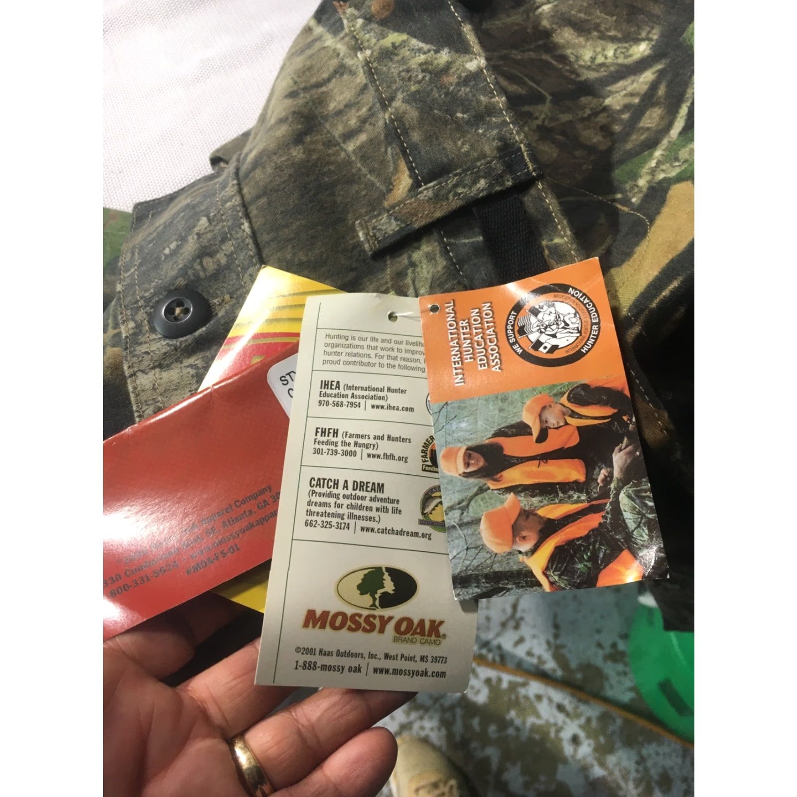 Vintage FIELDSTAFF BY MOSSY OAK Pants Cargo Camouflage Green Print - Men L Cargo Pants Camouflage Green Mossy Oak FIELDSTAFF Mens Size L Size US 33 - 8 Thumbnail