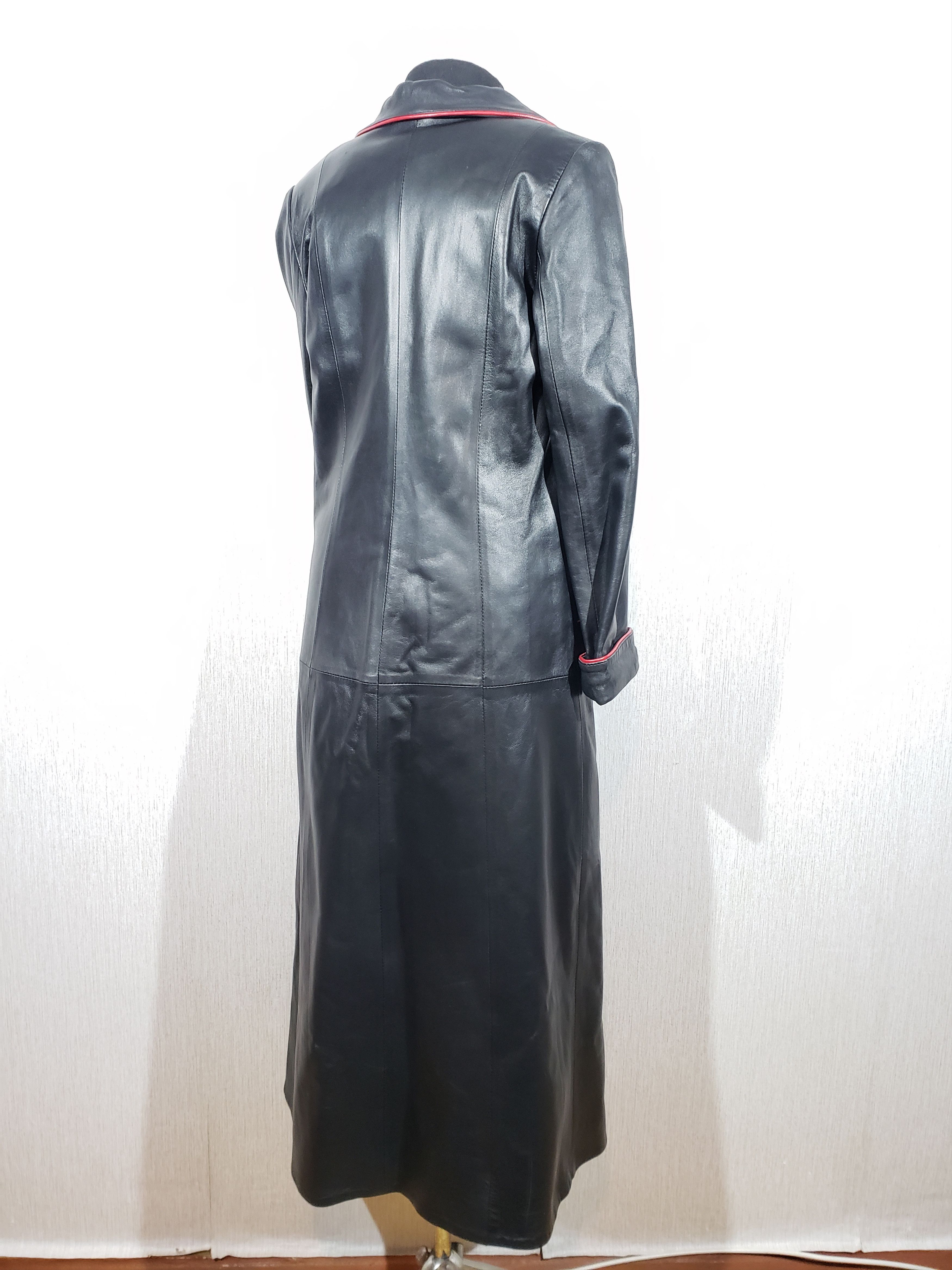 Other Elegant women's raincoat of black color made of leather. Size XL / US 12-14 / IT 48-50 - 4 Thumbnail
