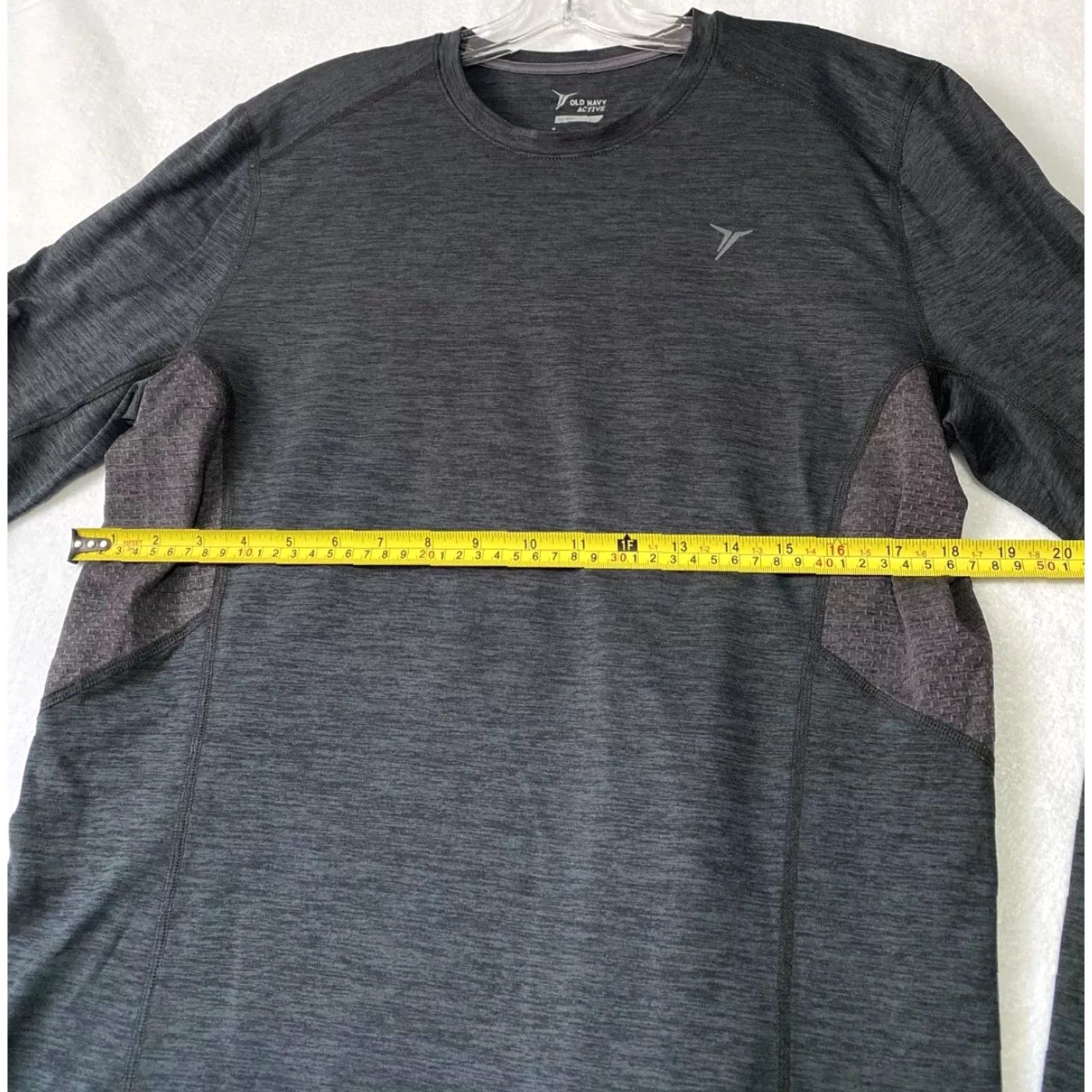 Old Navy Old Navy Active Shirt Mens Size M Go-Dry Long Sleeve Gray Two Tone / 25-21 Shirt Mens M Gray Go-Dry Two Tone Long Sleeve Active Shirt Size US M / EU 48-50 / 2 - 6 Thumbnail