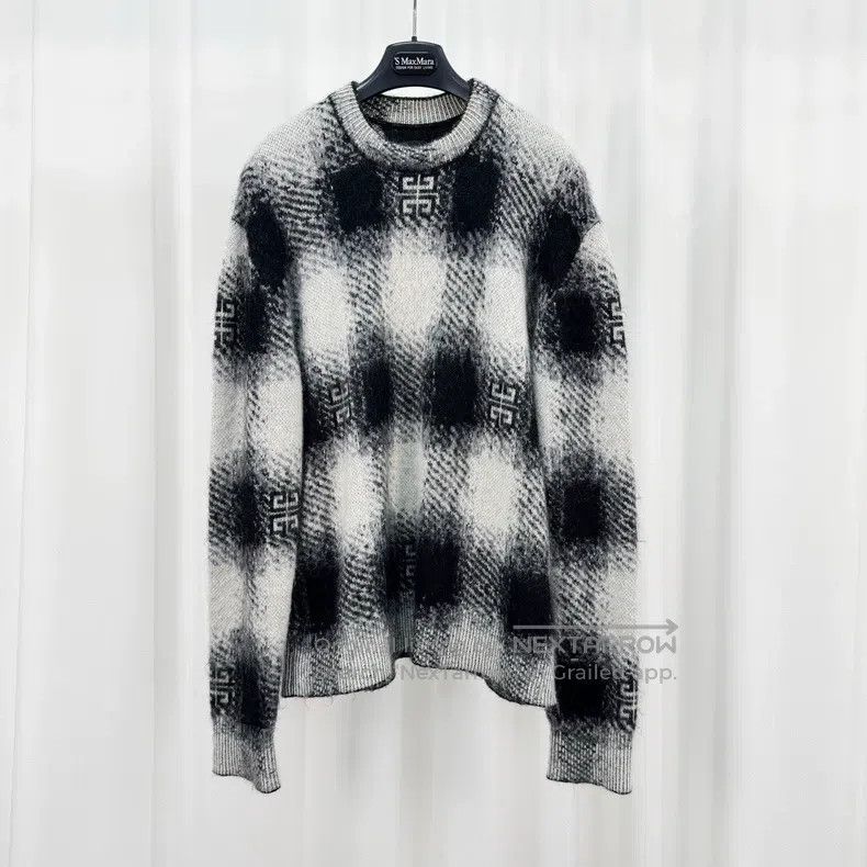 Givenchy Givenchy Mohair Black and White Checkered Sweater (Size L) Size US L / EU 52-54 / 3 - 1 Thumbnail