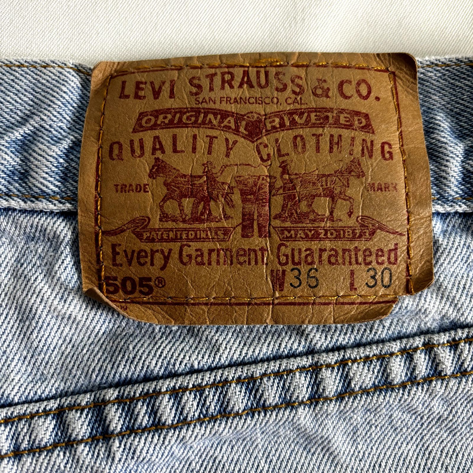 Levi's Levi's 505 Men's Sz 36x30 Blue Regular Fit Straight Leg 100% Size US 36 / EU 52 - 15 Thumbnail
